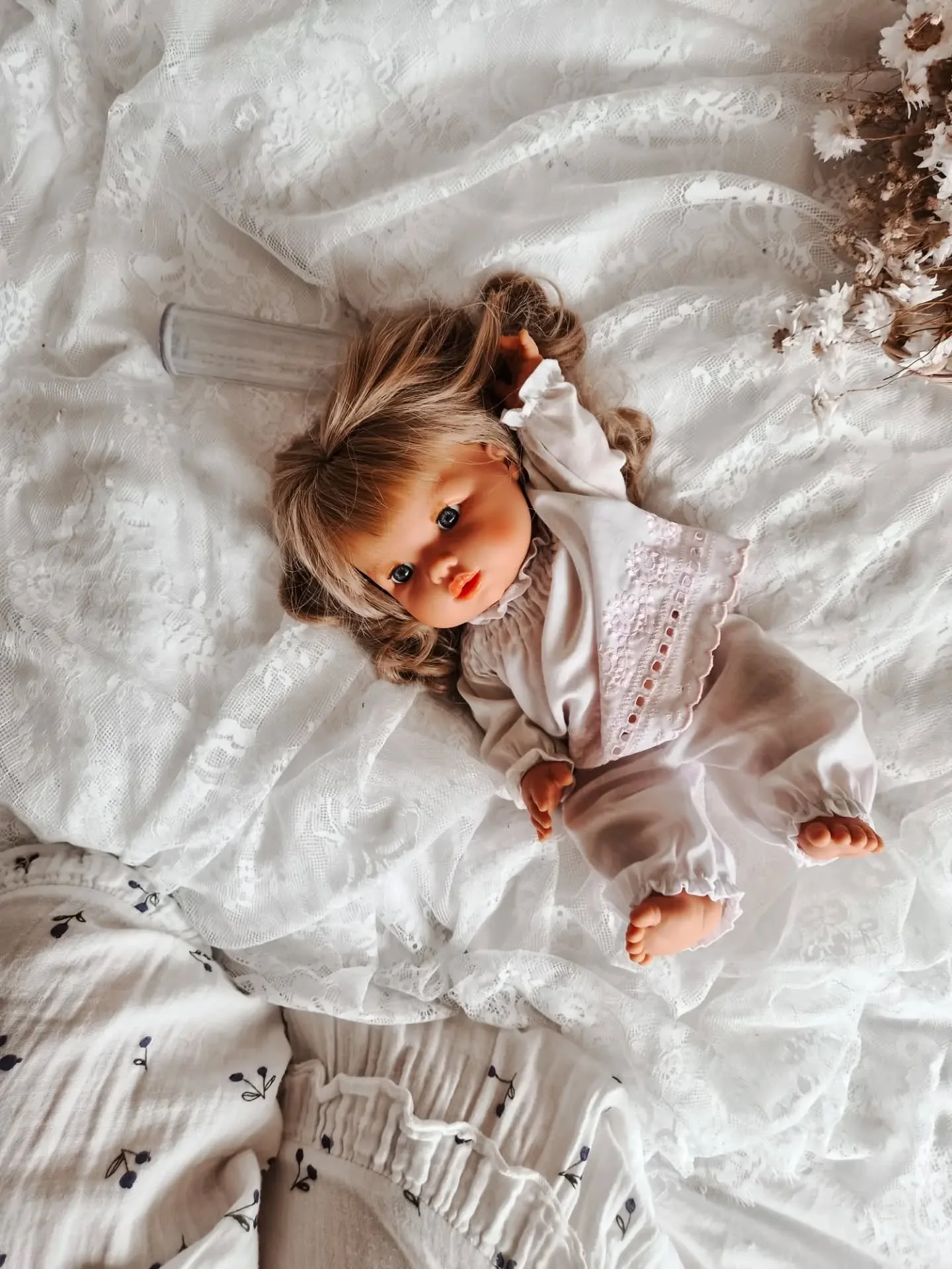 Life lately:
1-2 p l a y
3 lilacs 
4 m a g i c
5 tired out baby
6 s p r i n k l e s
7 vintage dollplay
8-9 gooooood pastries
10 c h o o  c h o o (a secret treasure in liverpool)
11 the start of summer
12-13 sisterhood
14 90s girl

#candidmomentsofmot