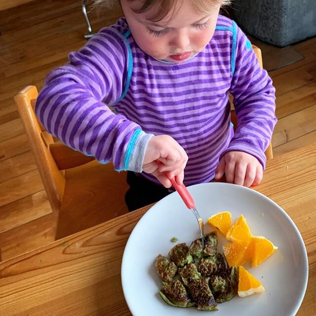 Making green pancakes can be an easy way to get your child&rsquo;s to eat leafy greens💚🌱🥞I have mentioned before that I often put e.g. spinach or kale in smoothies, but mixing them into pancake batter is another way to get your little one to eat t