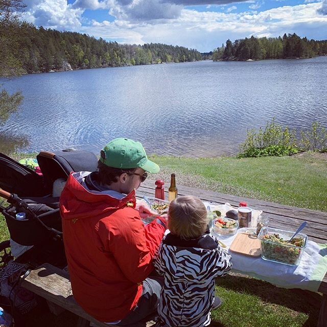 Life in the countryside in Sweden is very different from Manhattan. Just a simple thing like instead of going out for brunch/lunch on the weekends, we now often make picnics and eat by the lake or sea nearby instead. Of course with the covid19 pandem