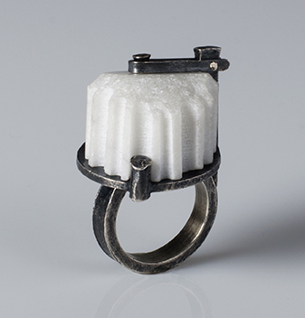 Veverka.fragment.ring.web.jpg