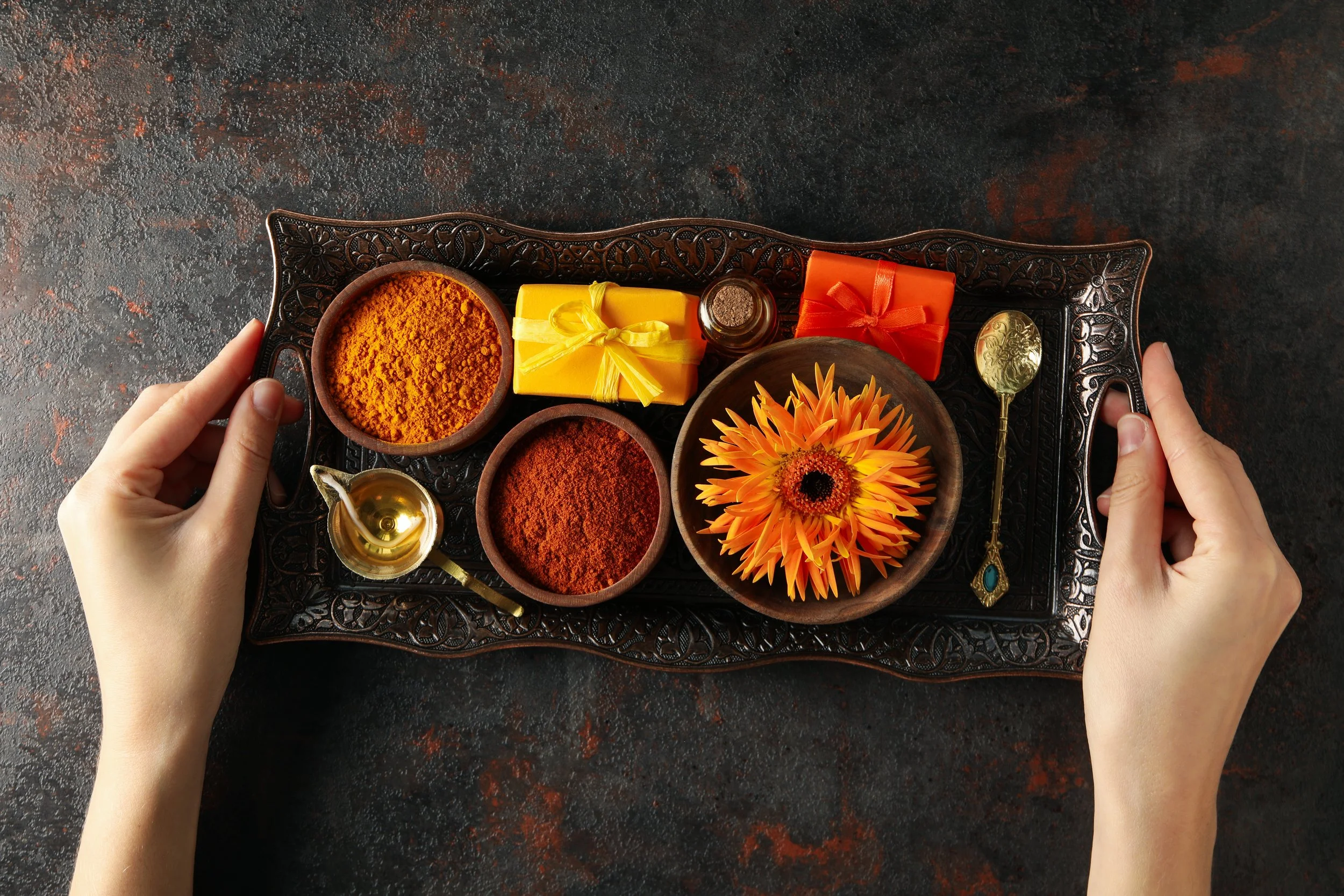wooden-bowls-with-spices-and-with-flower-gift-box-2026-03-24-22-44-56-utc.jpg