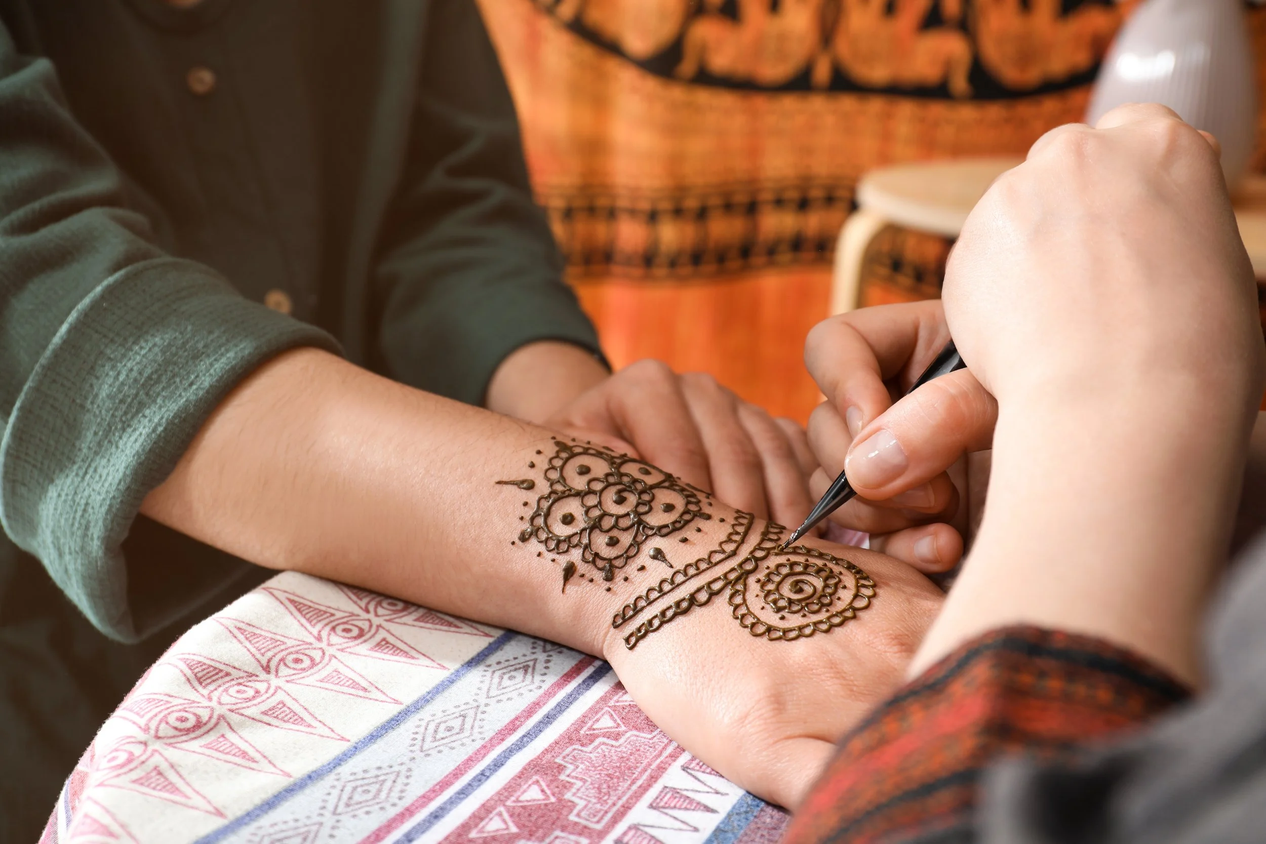 Henna Art to Start your Retreat