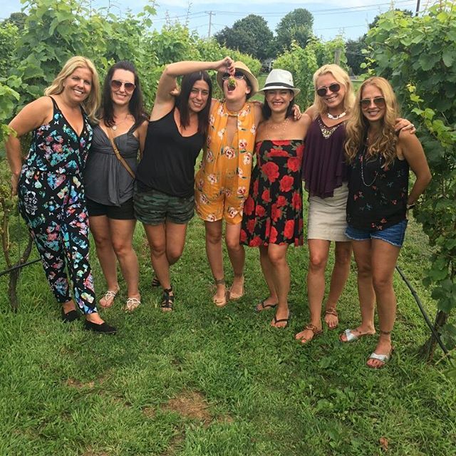 Looking for a weekend getaway? &nbsp;Try one of our Long Island Wine Tours!

JD&rsquo;s Limousines Long Island Wine Tours Service providing Long Island &amp; New York City with luxury transportation to Wineries / Vineyards at the East End of LI. Call
