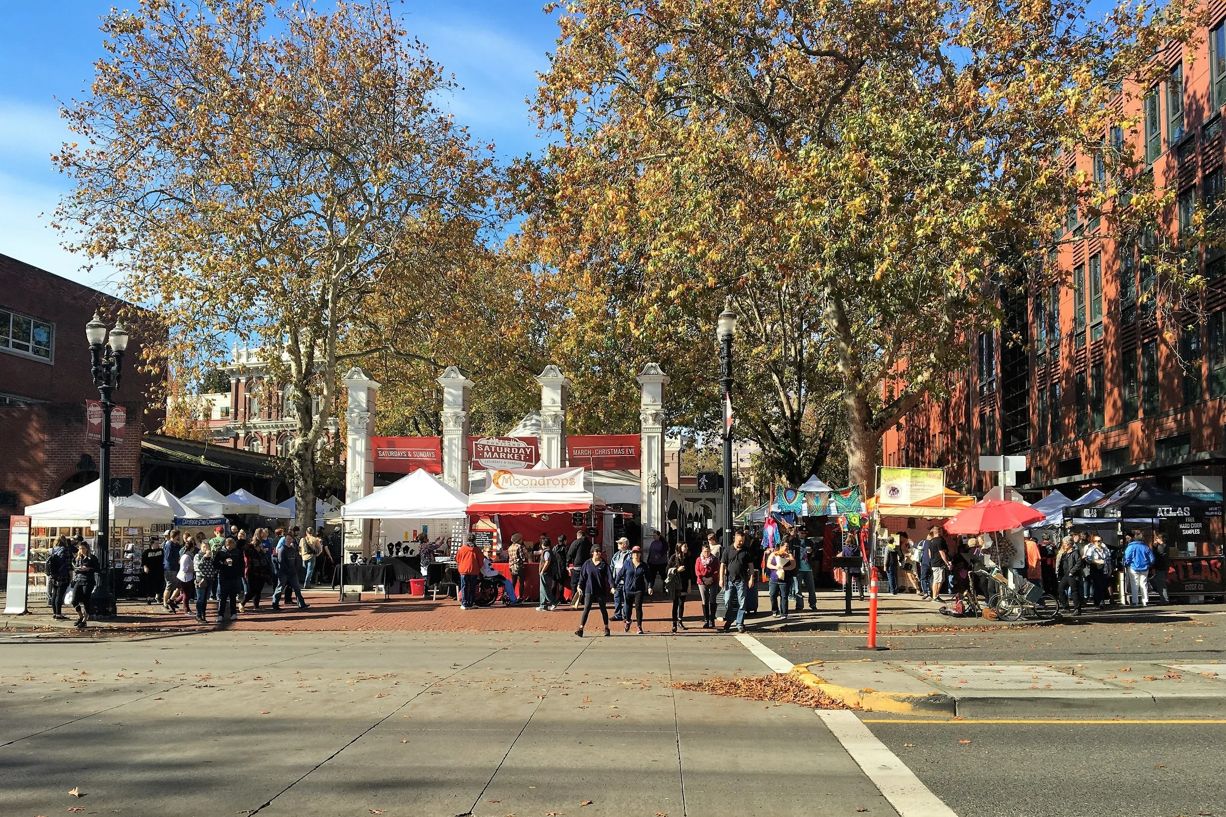 On our first morning in Portland, we hit up the Saturday Market (which is also open on Sundays). When visiting different cities, I enjoy going to local markets. It's a great way to check out locally made goods and mix in with the locals. We lucked out with the weather, so it was a beautiful day to be outside.