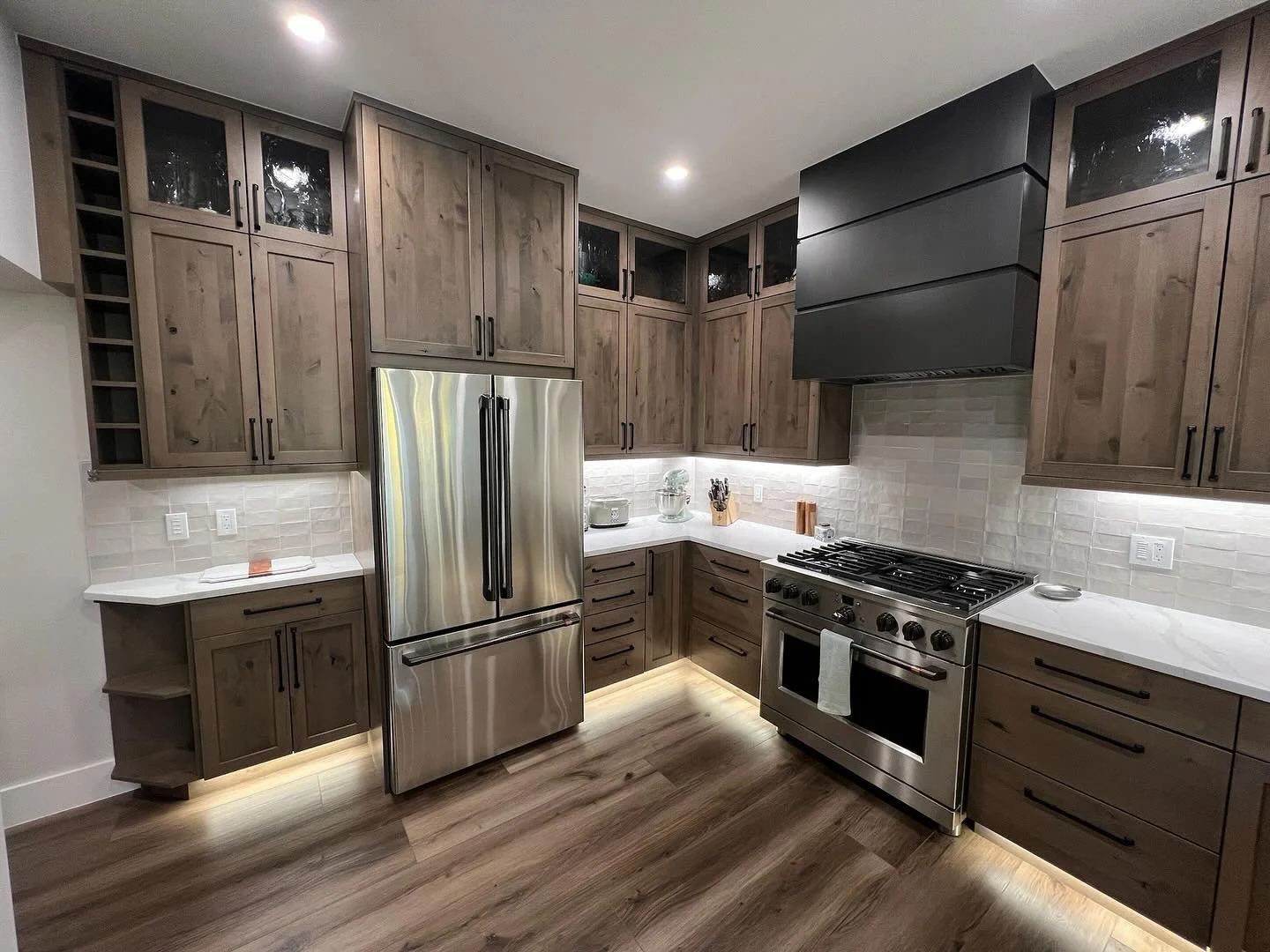 Transforming this beautiful Breckenridge kitchen into a cozy mountain retreat! ✨

Notice the stunning lights on the toe kick, adding a warm glow beneath the cabinetry&mdash;perfect for late-night snacks or early morning coffee. The custom range hood 