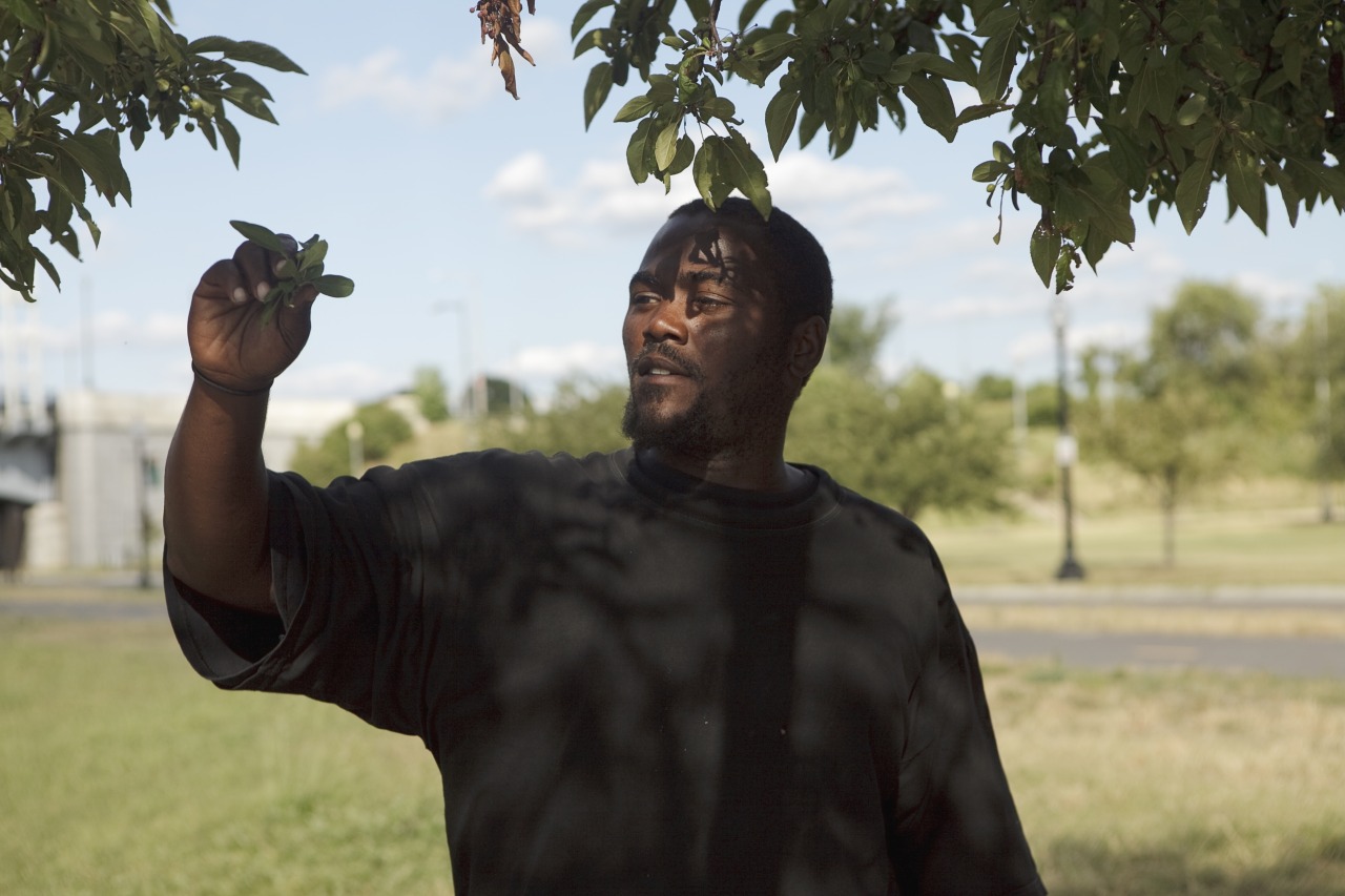  Ron under the “learning tree” in Anacostia Park. 