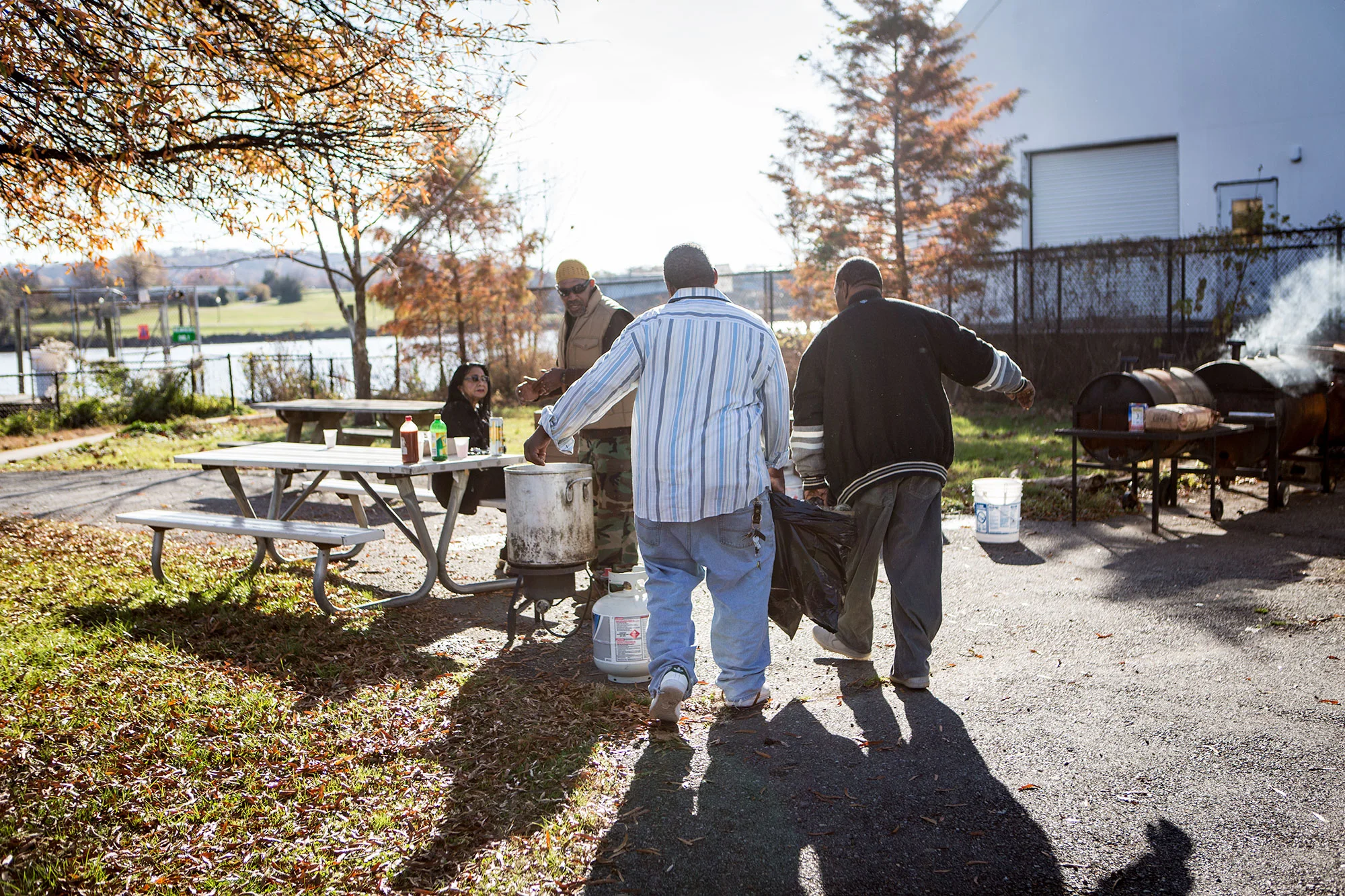 Some Seafarers members and their families celebrate Thanksgiving with an oyster roast.