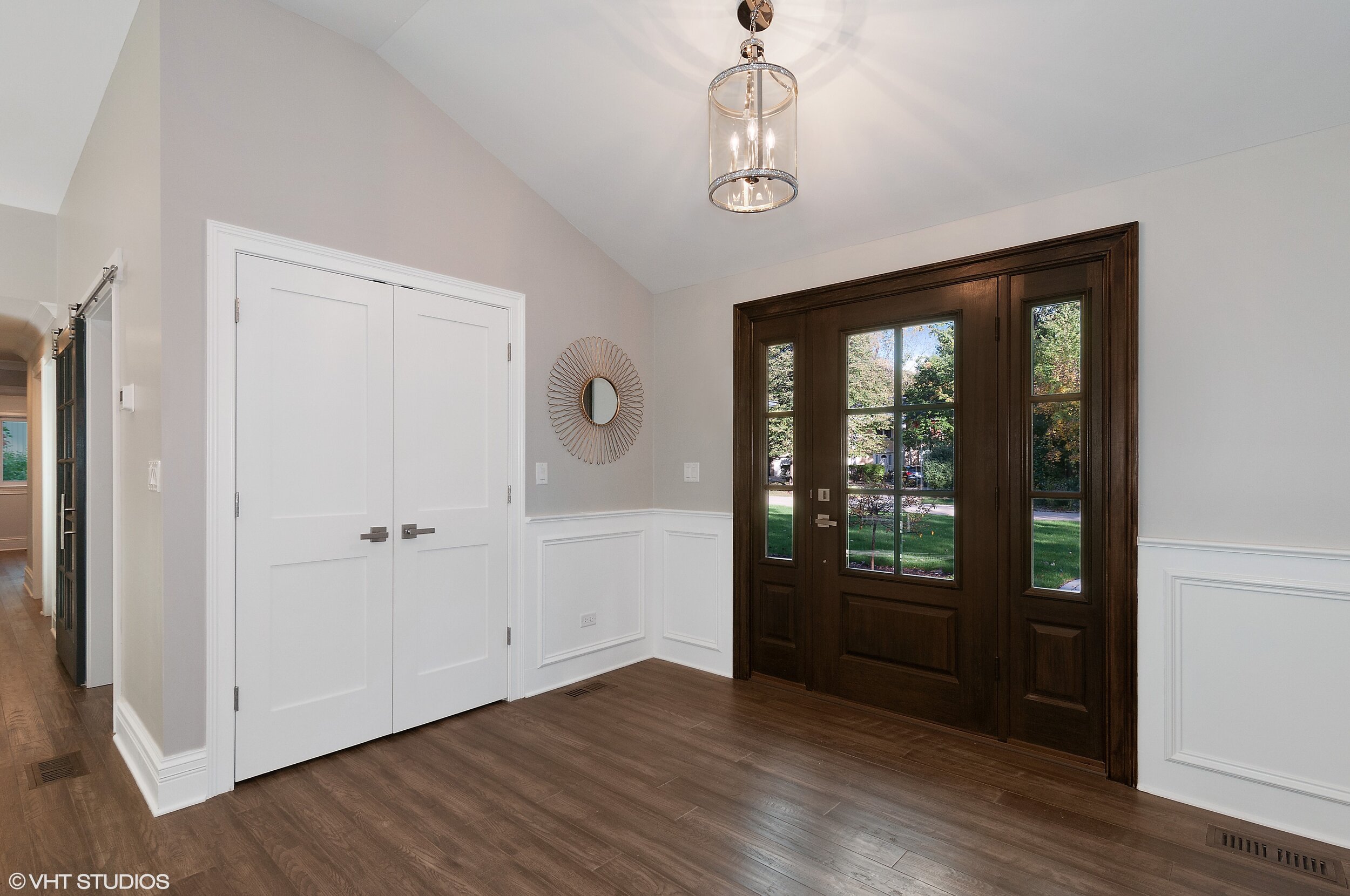 02_2325TrilliumLn_32_Foyer_HiRes.jpg