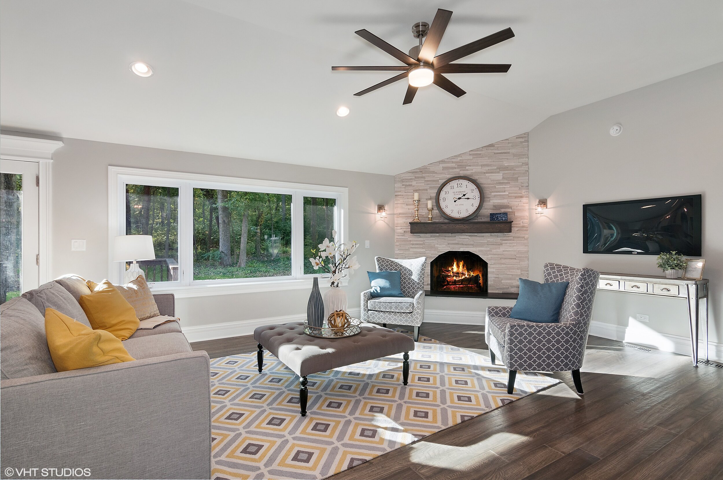 03_2325TrilliumLn_1_LivingRoom_HiRes.jpg