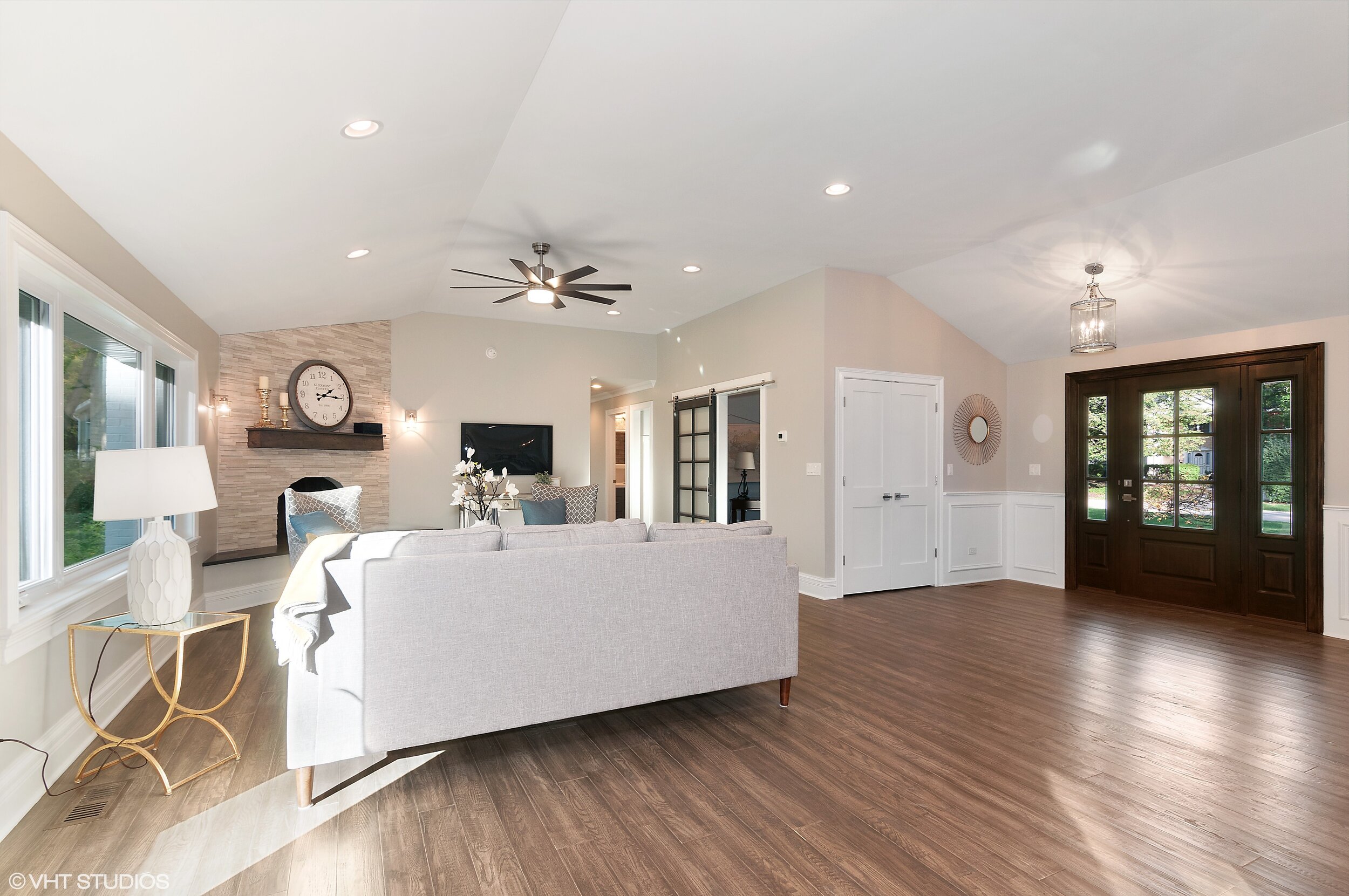 04_2325TrilliumLn_165_LivingRoom_HiRes.jpg