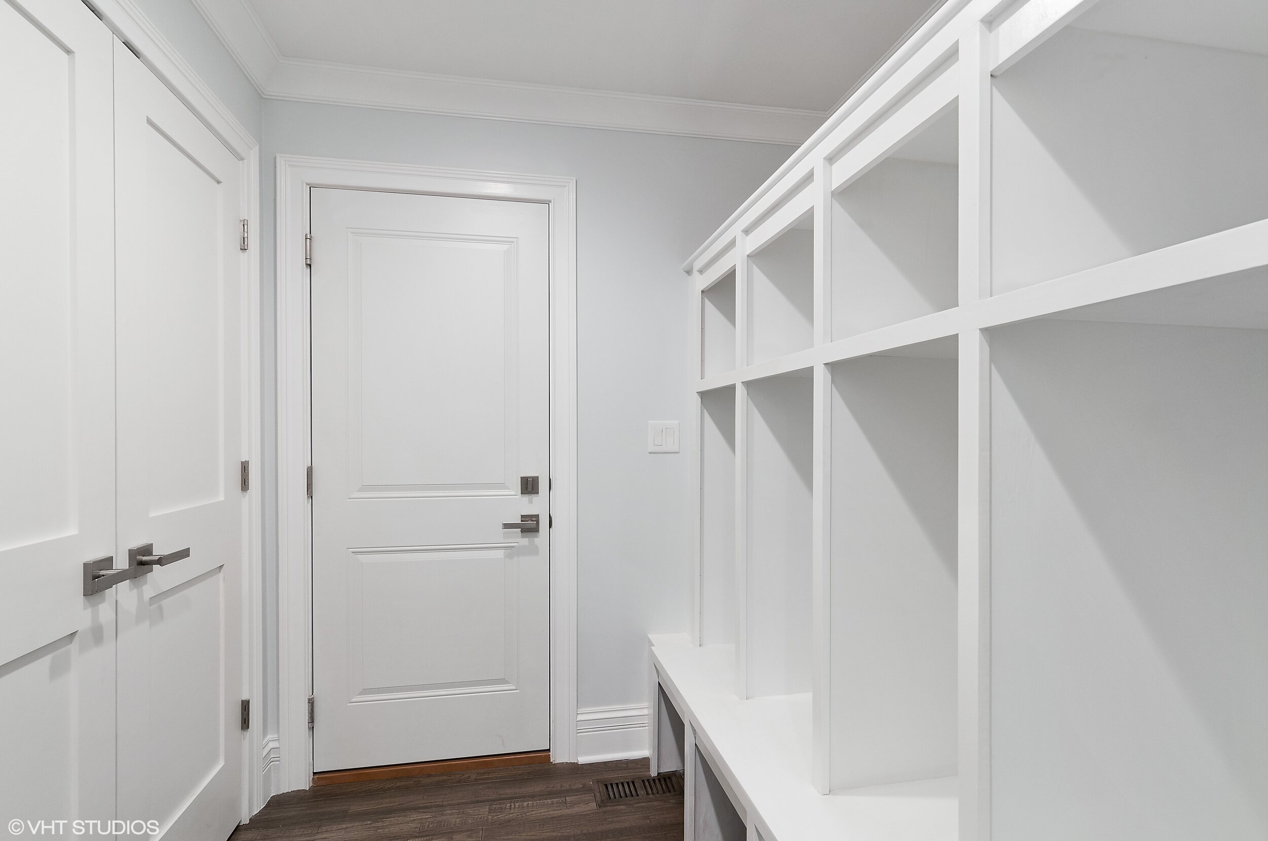 10_2325TrilliumLn_195_Mudroom_HiRes.jpg