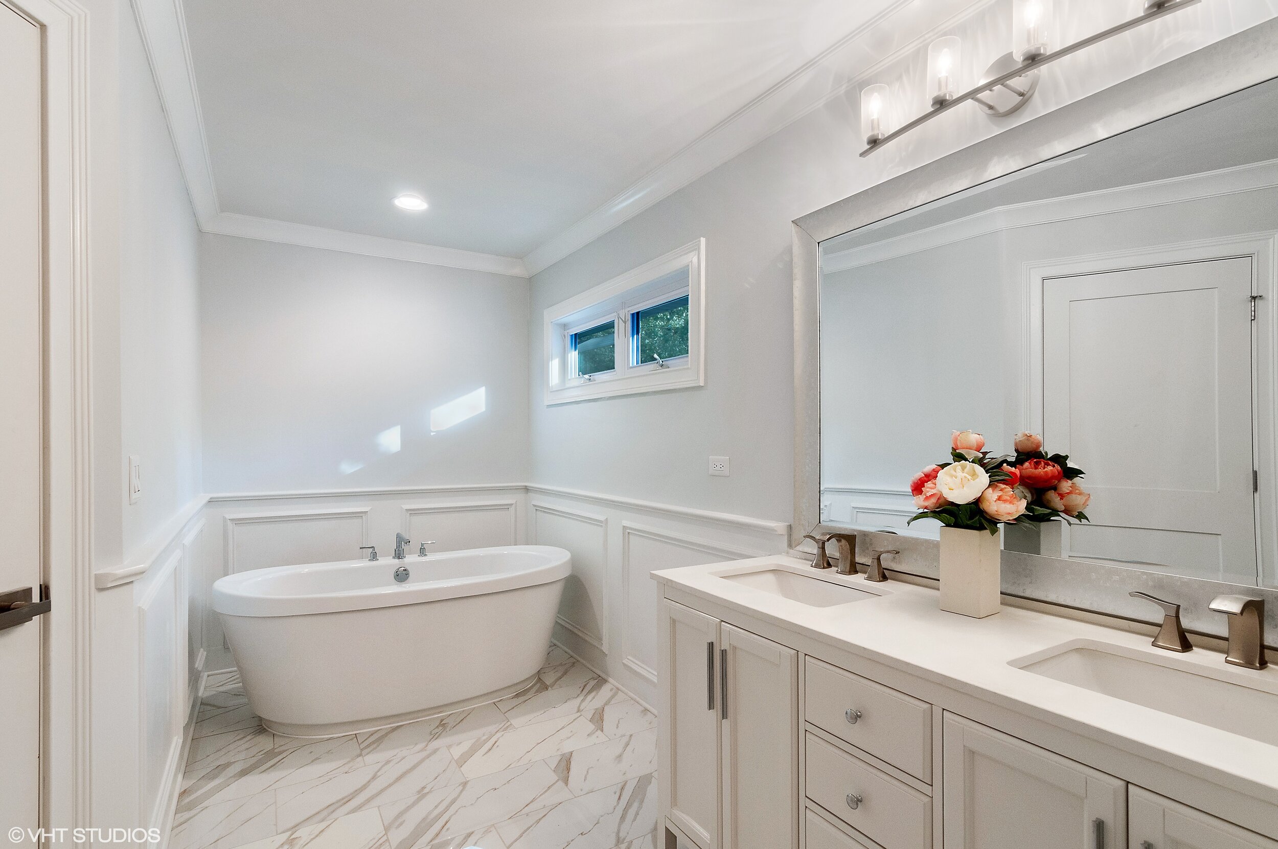 12_2325TrilliumLn_13_MasterBathroom_HiRes.jpg
