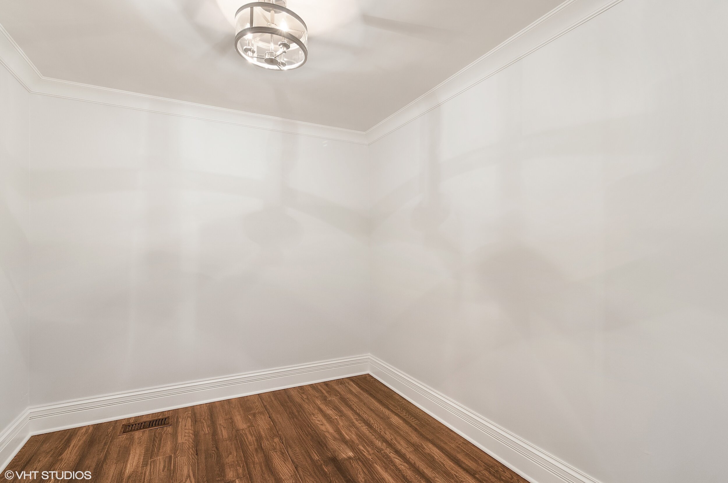 14_2325TrilliumLn_45_MasterBedroomCloset_HiRes.jpg