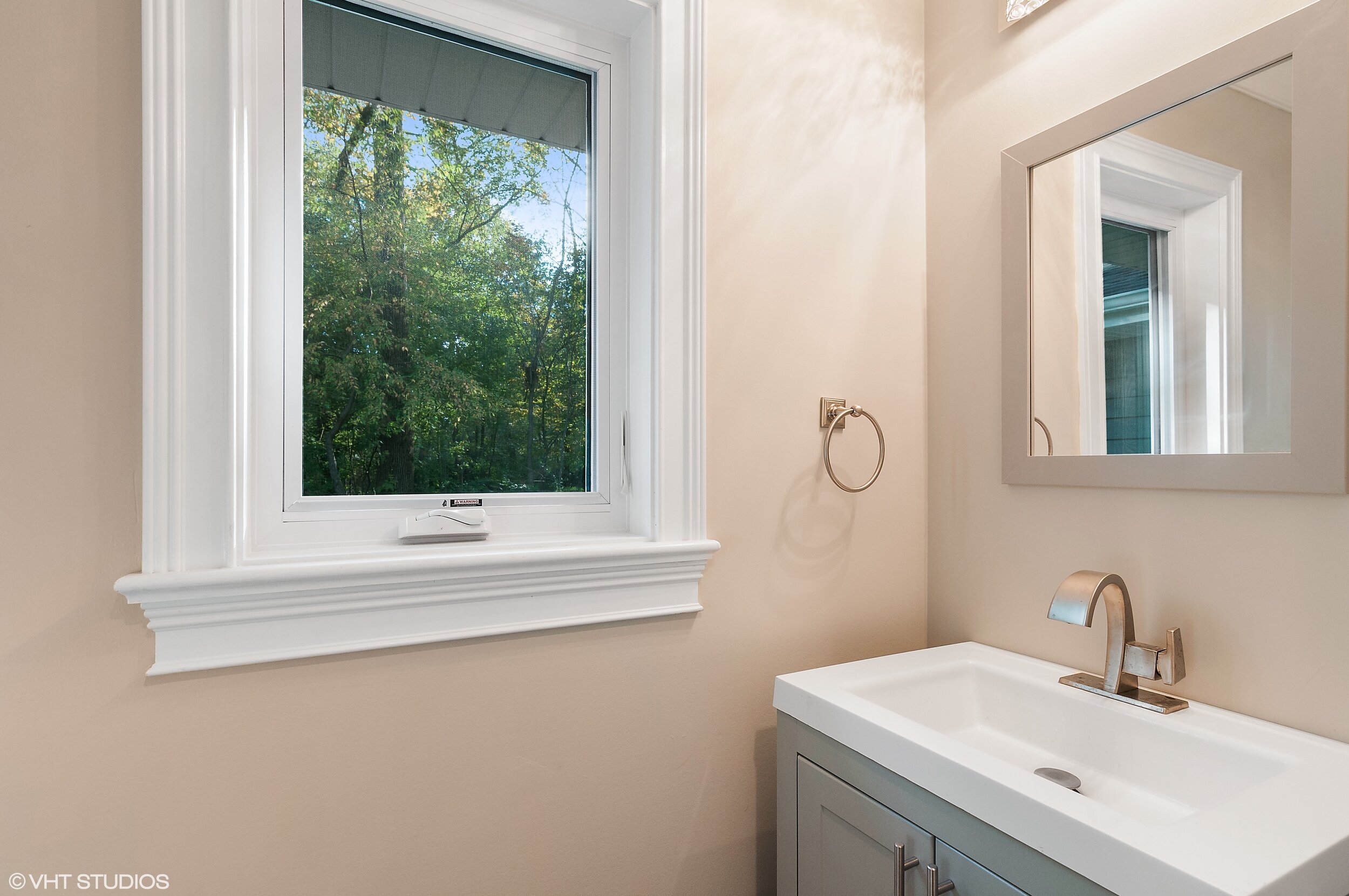 17_2325TrilliumLn_8_Bathroom_HiRes.jpg