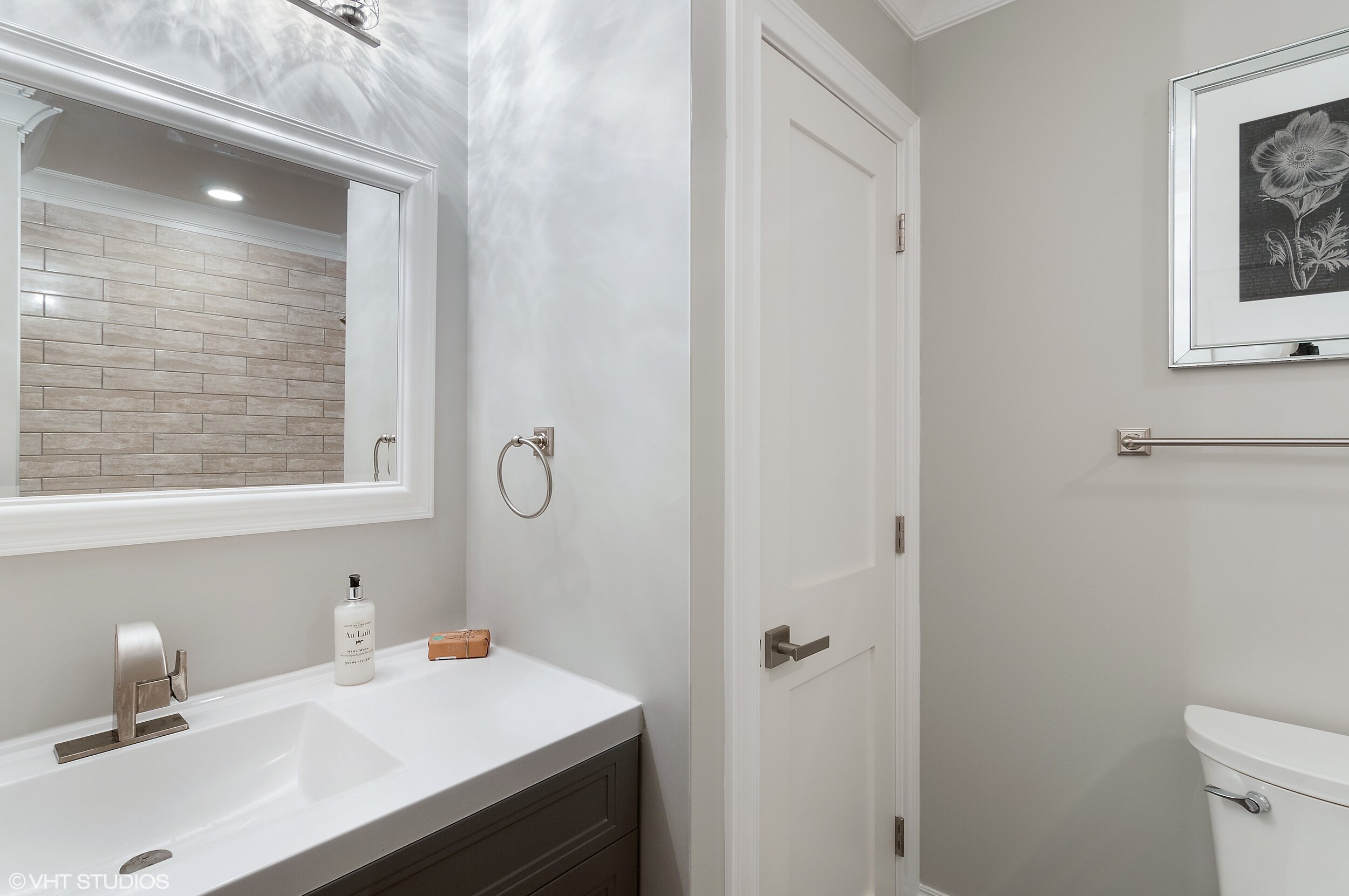 18_2325TrilliumLn_323_Bathroom_HiRes.jpg