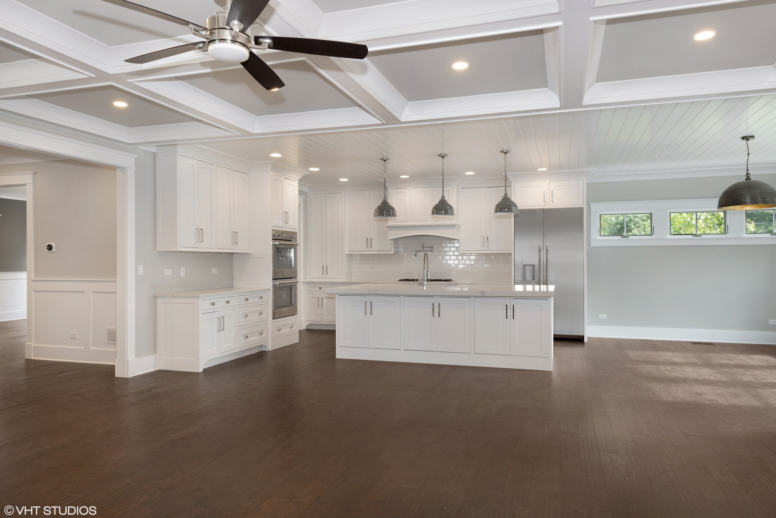 03_529NWrightSt_5_Kitchen_HiRes.jpg