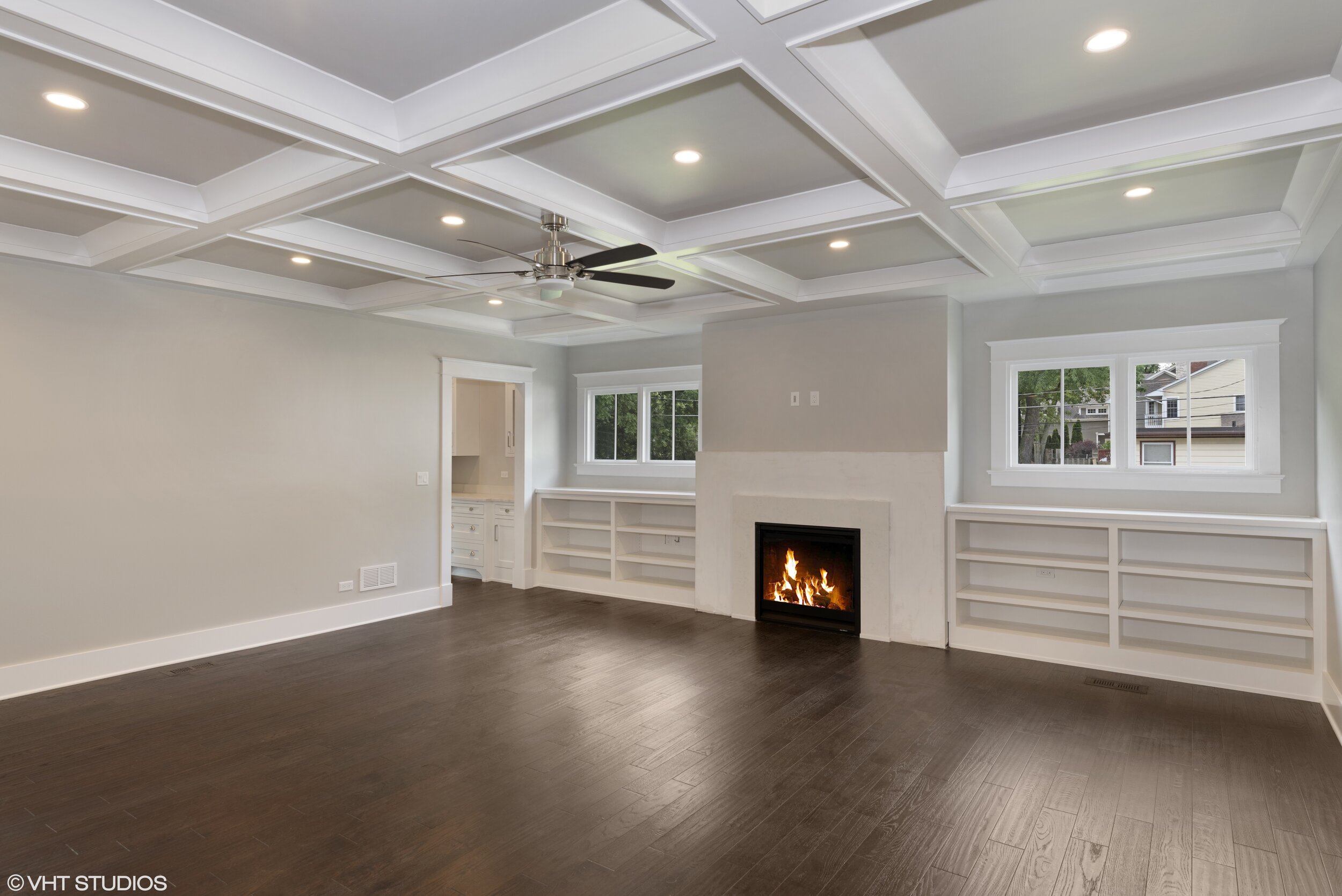 07_529NWrightSt_3_FamilyRoom_HiRes.jpg