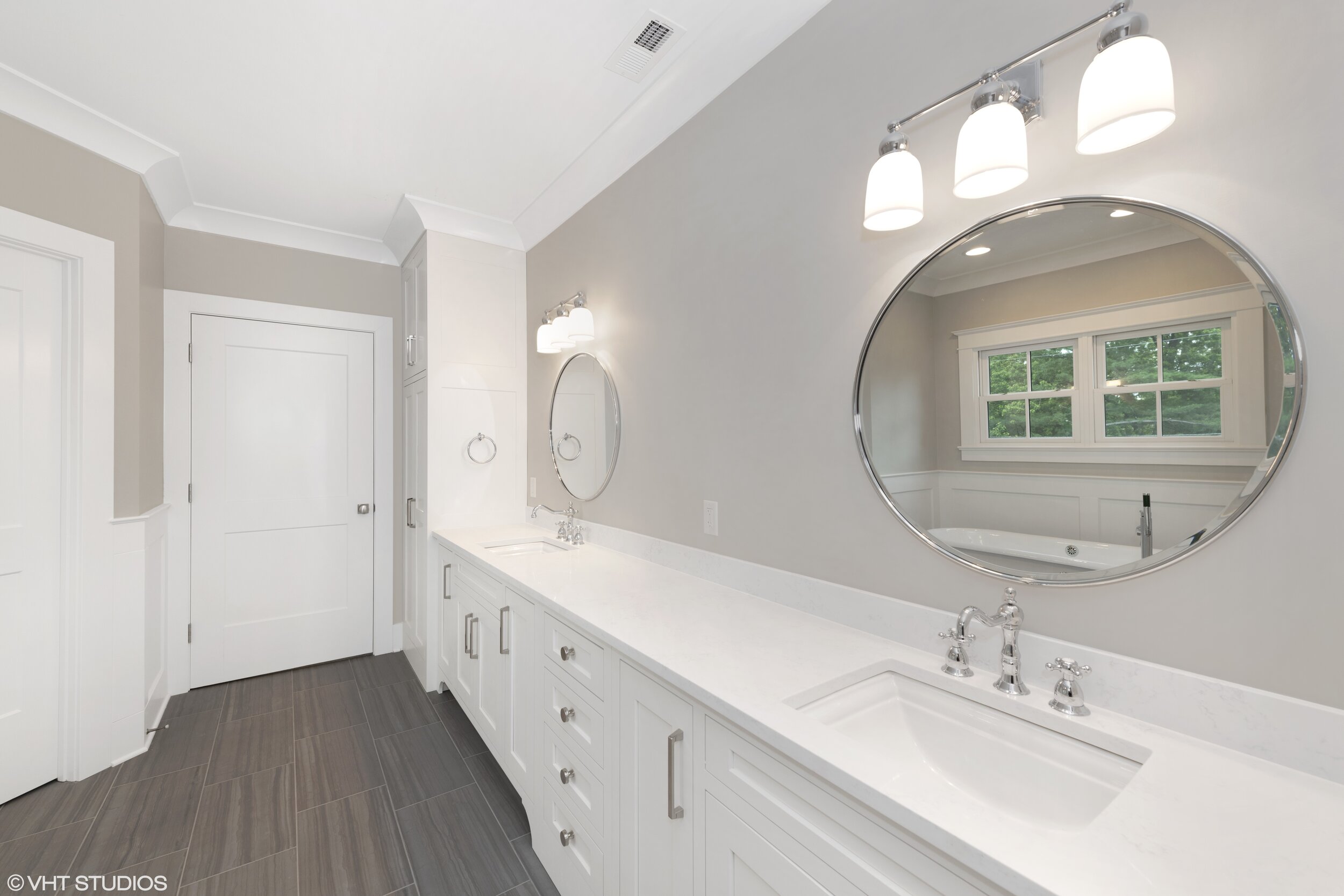 14_529NWrightSt_13_MasterBathroom_HiRes.jpg