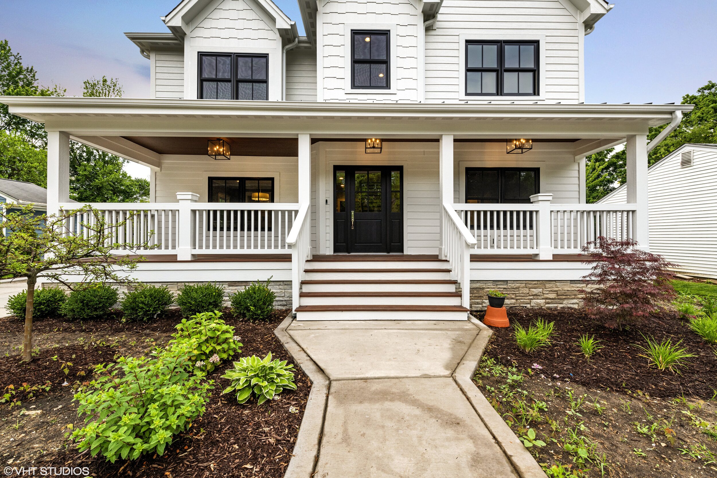 20_529NWrightSt_65_Porch_HiRes.jpg