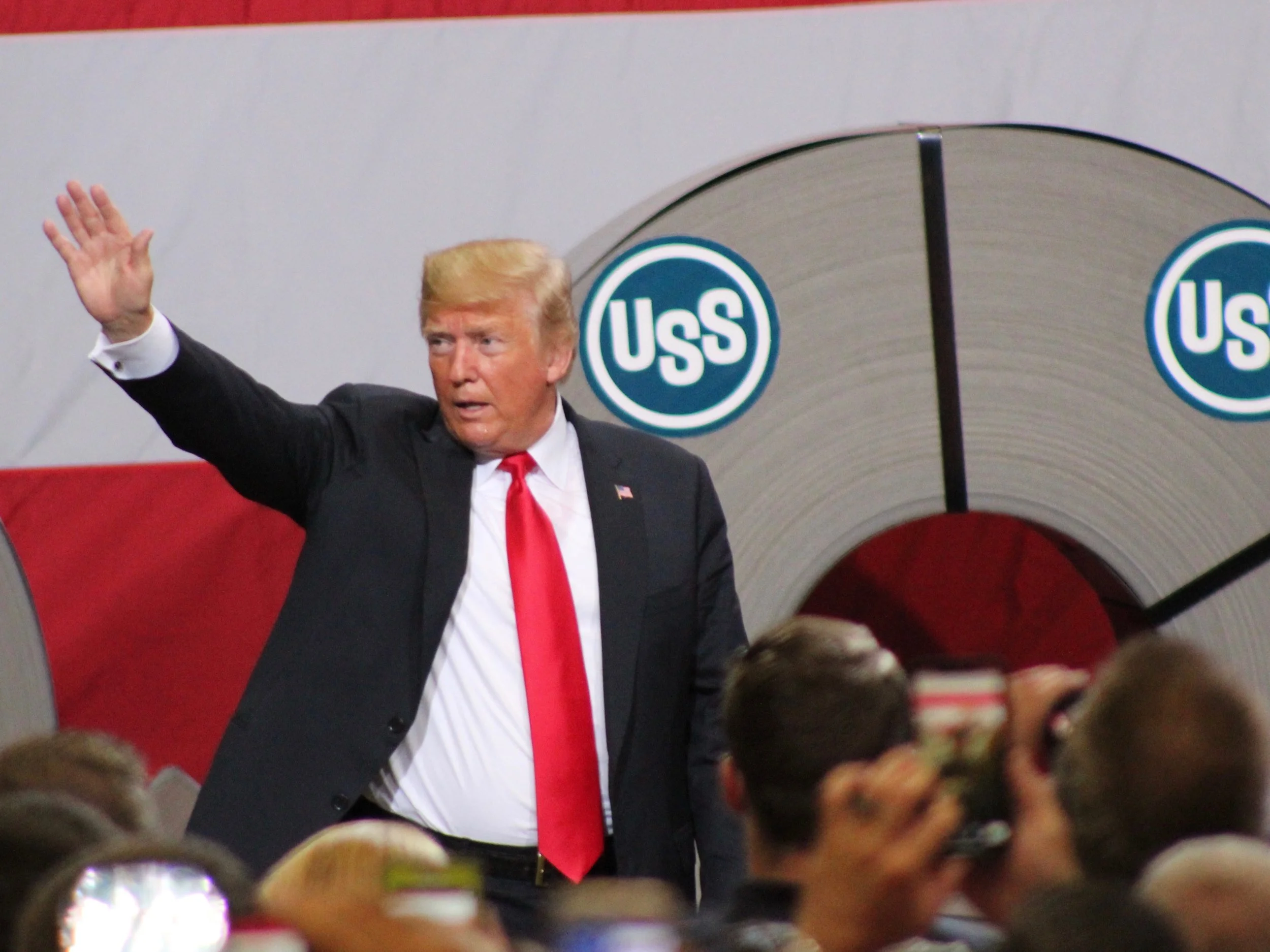 President Trump bids farewell to steelworkers after his speech in Granite City last week. (One Illinois/Ted Cox)