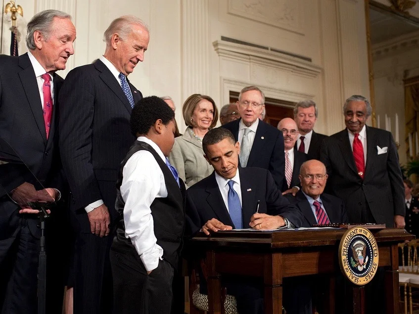 President Obama signs the Affordable Care Act into law. (Wikimedia Commons/Pete Souza)