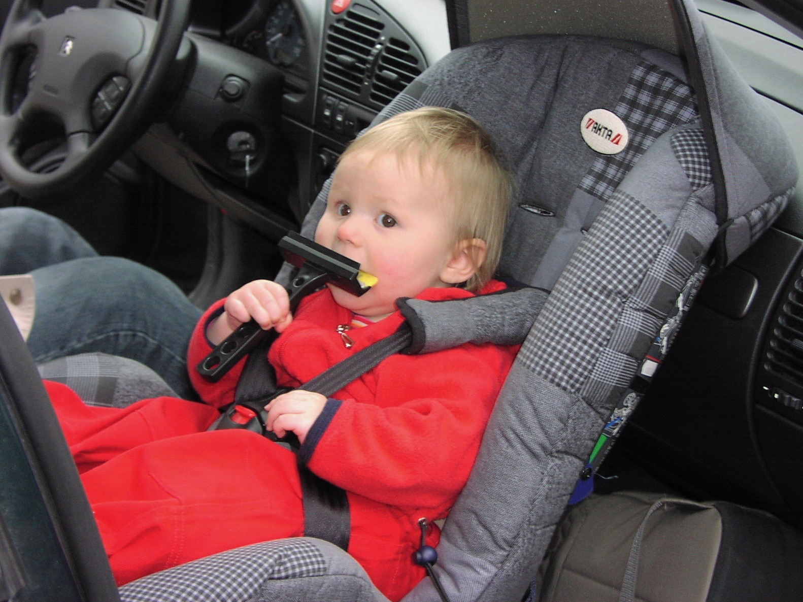 age to turn around car seat