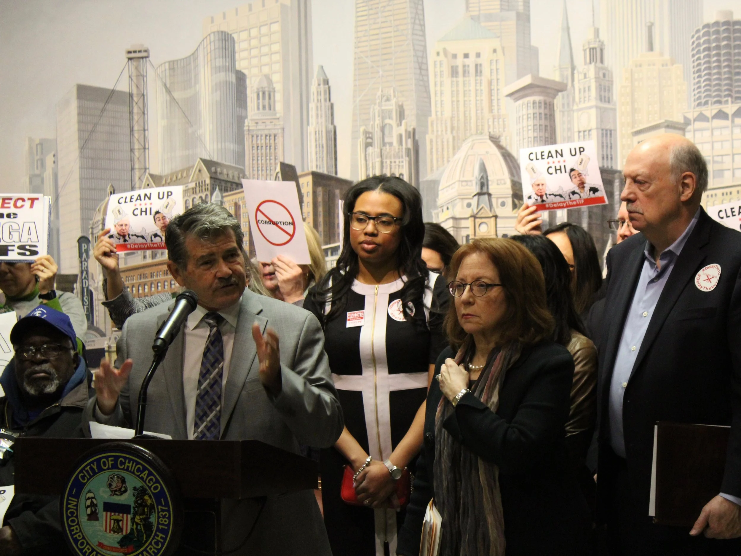 David Orr questions the need for speed in approving the Lincoln Yards project, backed by Alderman Michele Smith and UIC Professor Dick Simpson. (One Illinois/Ted Cox)