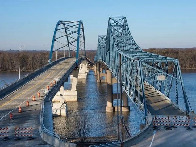 The old rickety bridge across the Mississippi River, on the right, and the new bridge opened last year between Savanna and Sabula, Iowa: a metaphor for Illinois state finances? (Facebook/Explore Savanna)