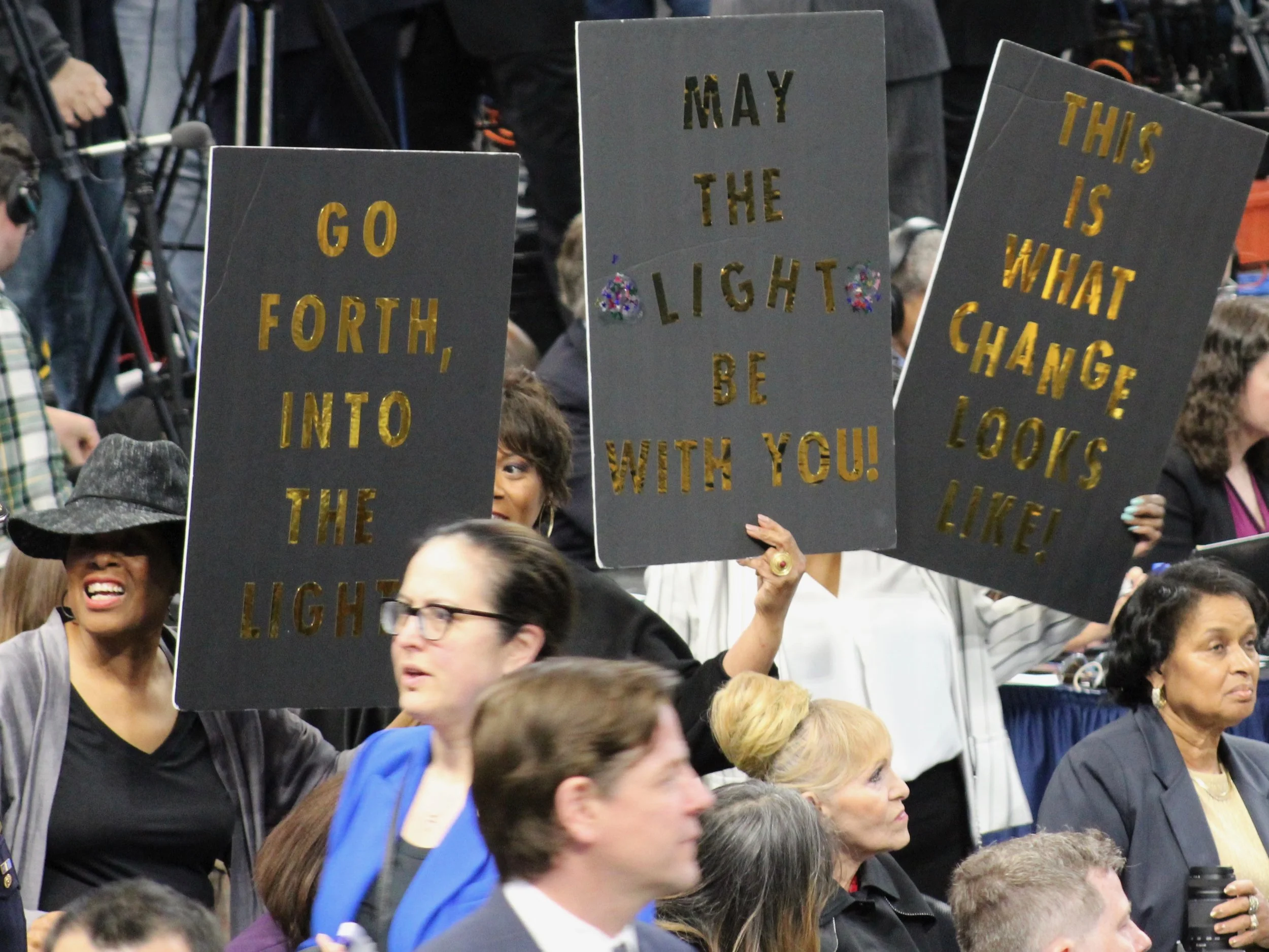 Lightfoot supporters brandish inspirational signs at Monday’s inauguration. (One Illinois/Ted Cox)