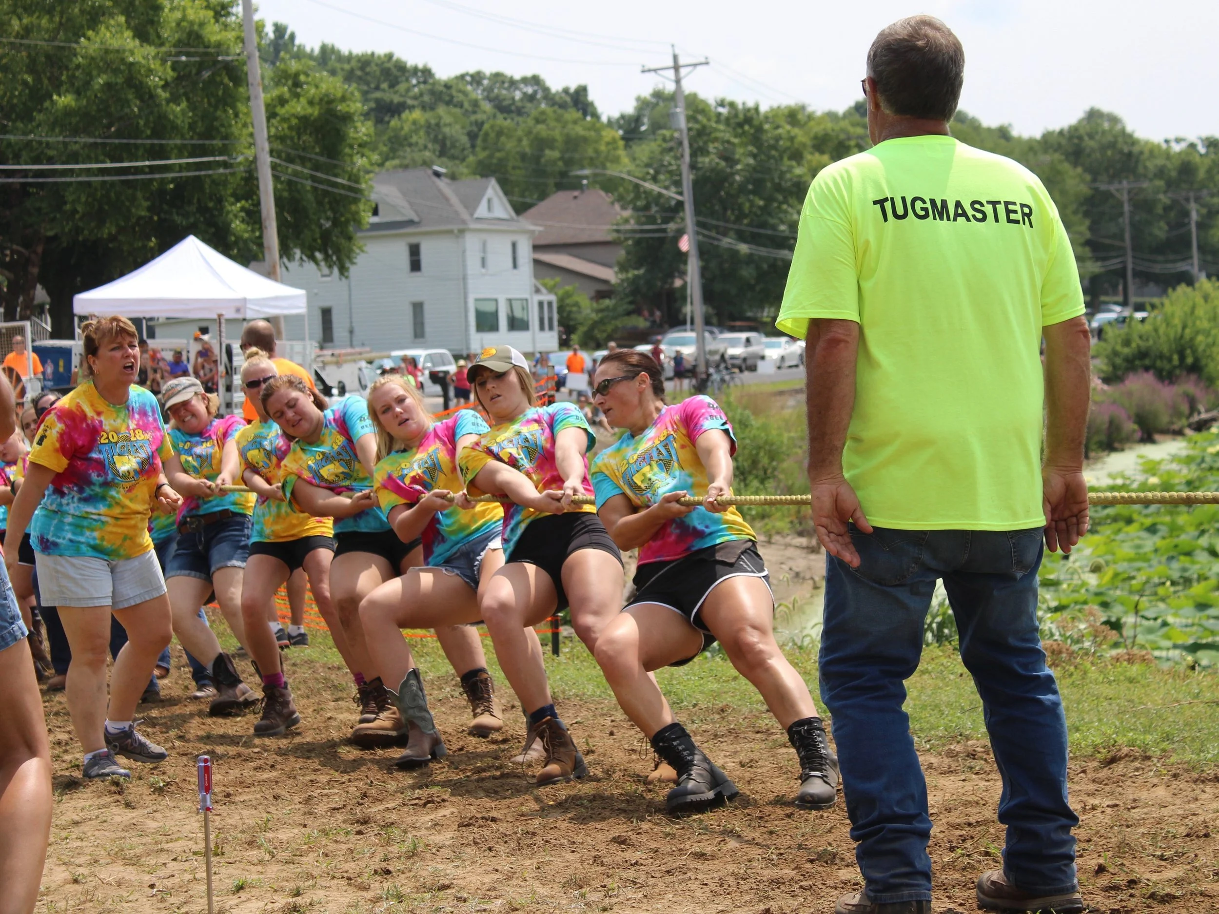 Illinois women win their pull against their counterparts from LeClaire, Iowa, last year. They remain undefeated after winning again this year. (One Illinois/Ted Cox)