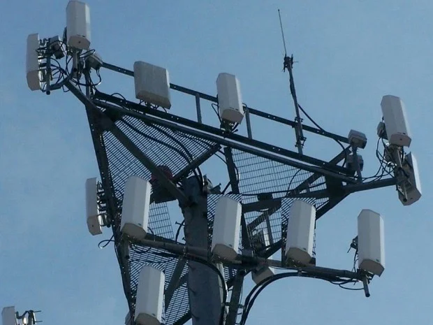 A 5G phone tower: does it represent death from above or is it just unsightly? (Wikimedia Commons/Steve Kazella)