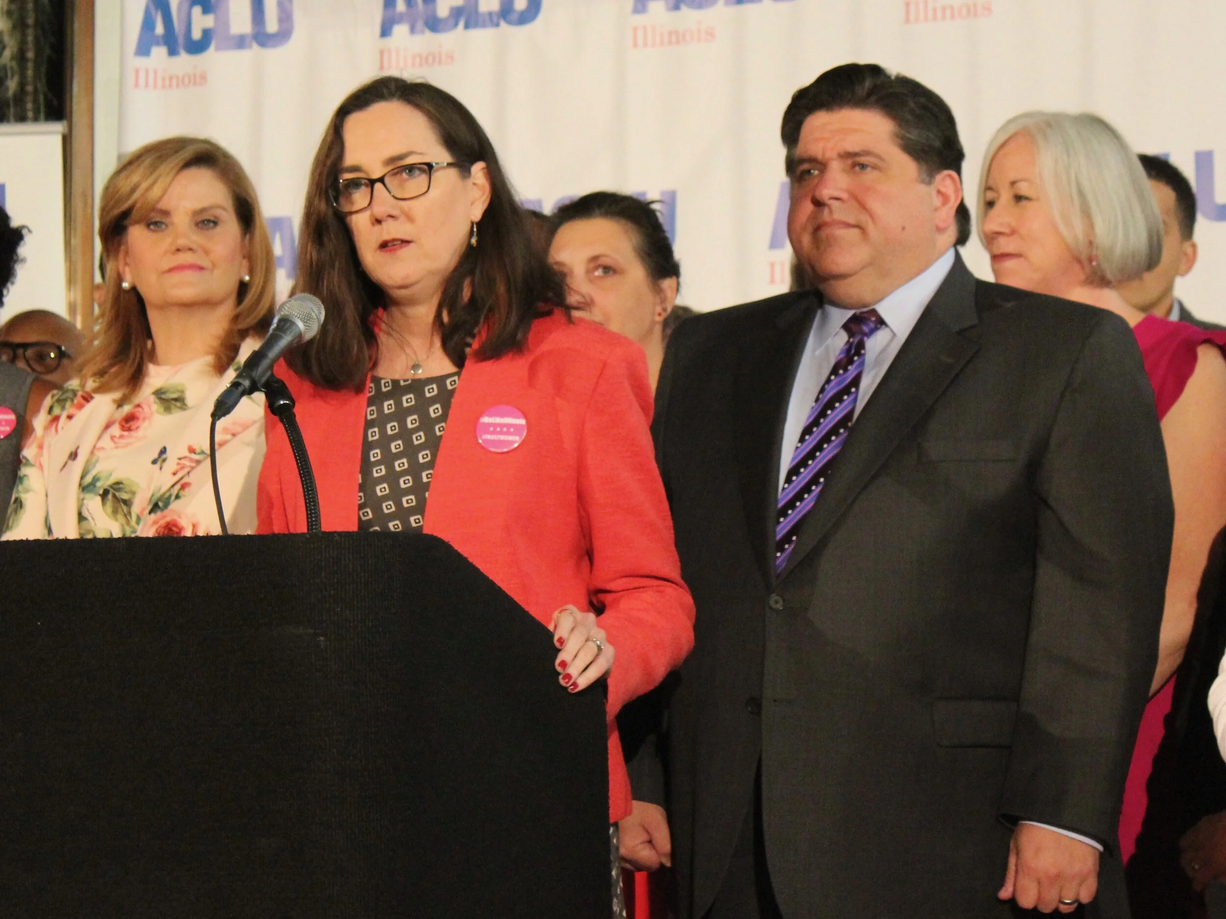 ICE cracks on Dwight detention center