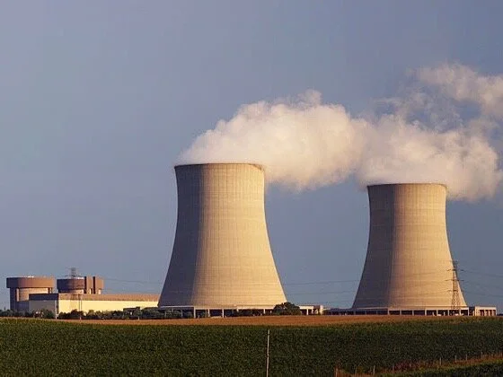 The Byron nuclear power plant doesn’t produce carbon emissions, but its Exelon ownership says it can’t compete with sweetheart deals granted the fossil-fuel industry. (Wikimedia Commons/Christopher Peterson)