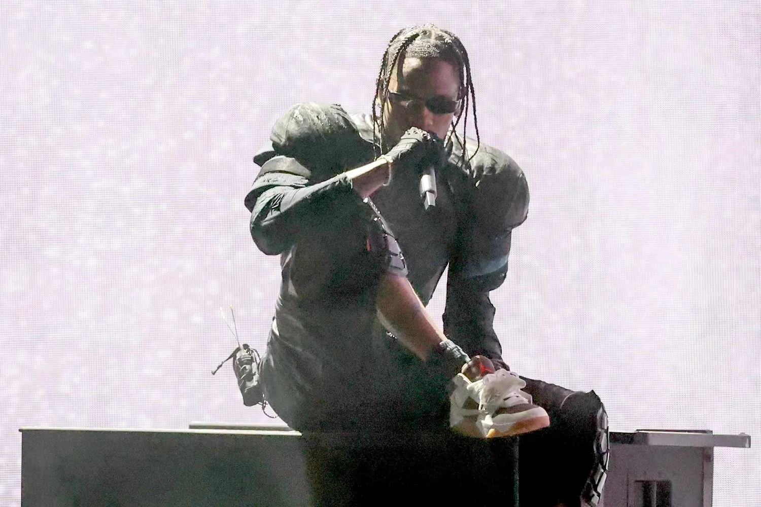 Travis-Scott-Grammys-2024-020424-4b25fe3faad6421a82bba09744be1452.jpeg