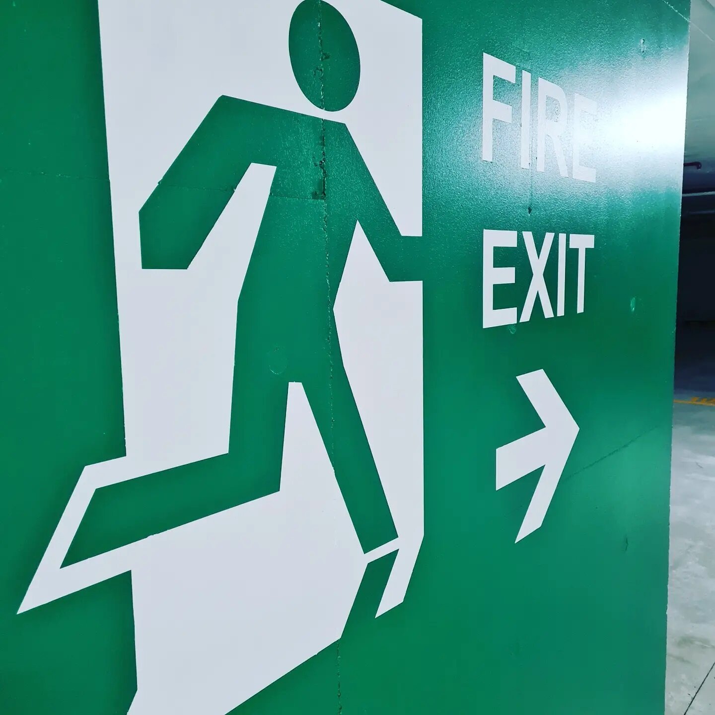 Doesn't get much clearer than that. 

#signage #firesafetyaustralia #buildingsignage