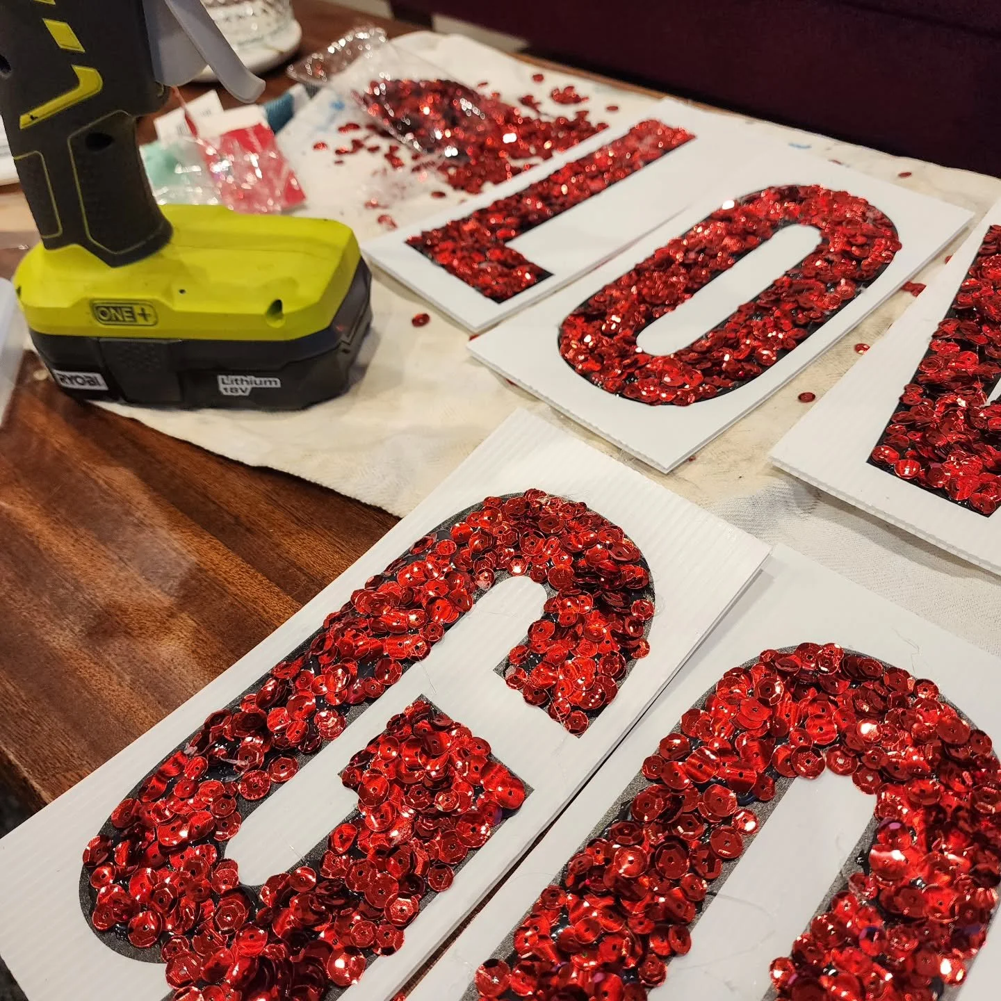 A bit of glitter heading up to Gosford for my next exhibition. Opening November 21, excited to share this one.

#ally #art #comingsoon #gosfordregionalgallery #loveislove #behindthescenes