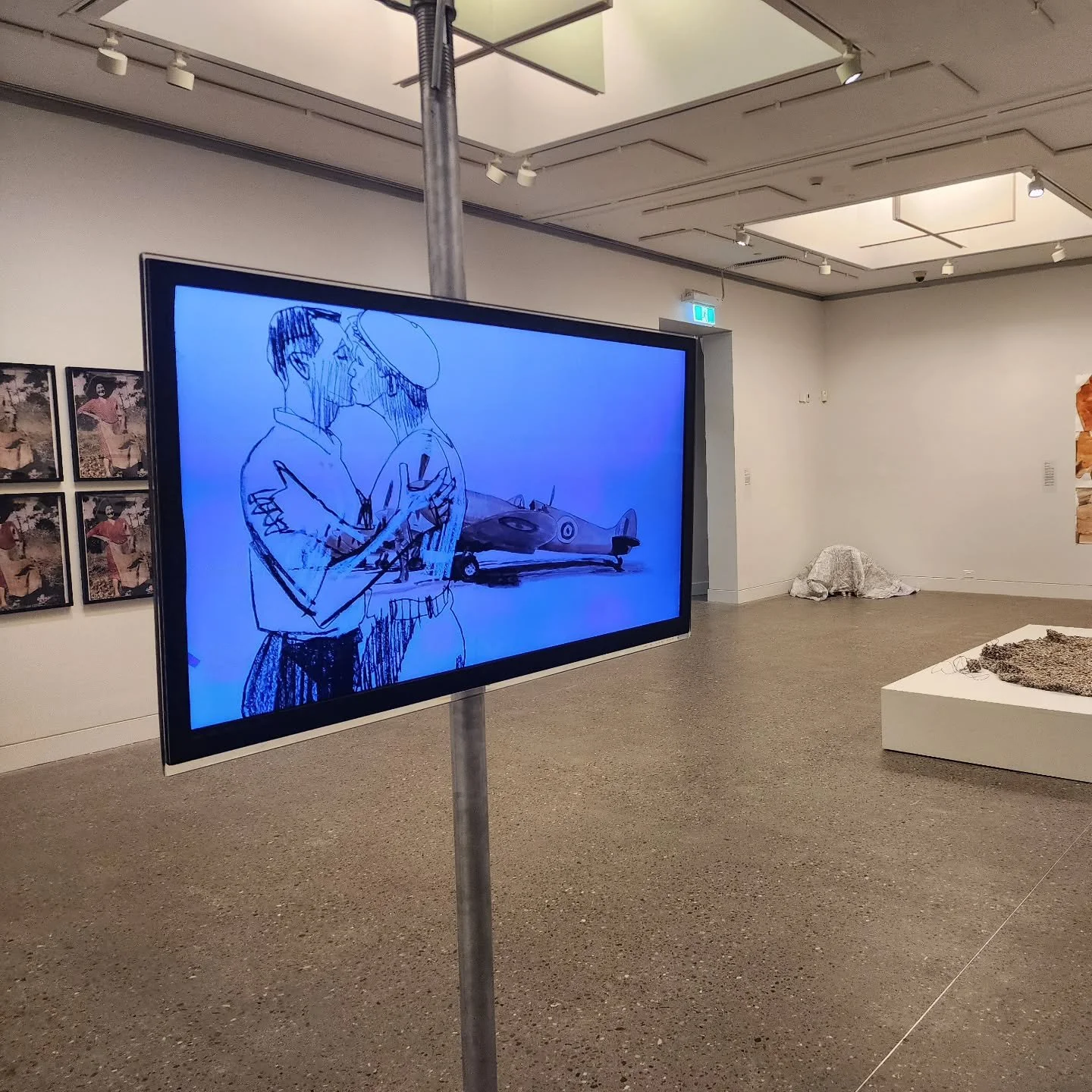 Last weekend to see Art on Paper at @hazelhurstartscentre including my hand-drawn animation '1940:Based on a true story'. 

#artonpaper #drawing #hazelhurstgallery