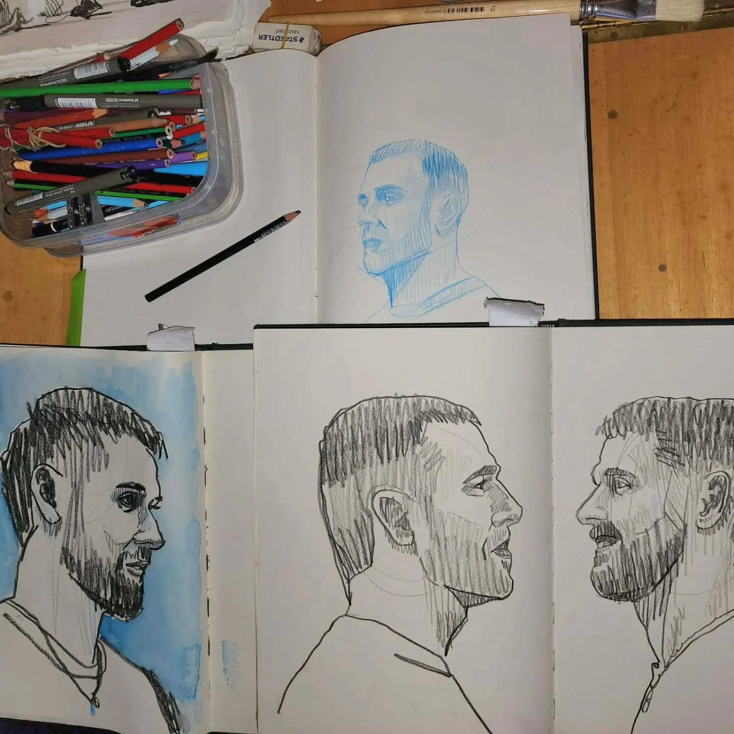 A few behind the scenes sketches from my new animation 'Simple Love'. A big thanks to everyone who came to the opening on Friday. It was an overwelming turn out, thanks to the wonderful team at @magamnsw and especially to @adamgeorge__ for trusting m