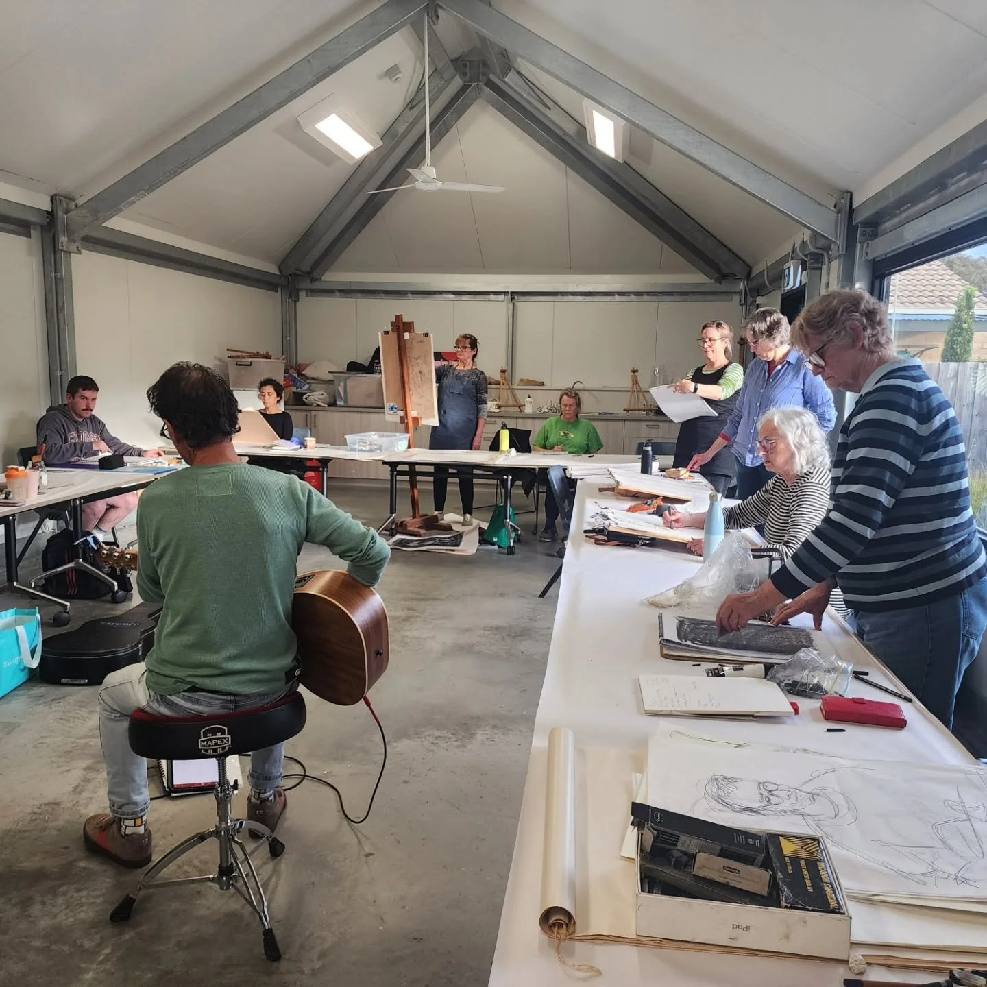 A fantastic Sunday at @barwonheadsartscouncil sharing the joy of figure drawing. 

A day filled with drawing games and adventures to recallibrate how we think about line, marks, tone and drawing, with plenty of laughs and lots of deep looking. Thanks