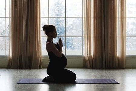 What is prenatal yoga & why you should get started with it early in your  pregnancy — Medipulse: Best Private Hospital in Jodhpur