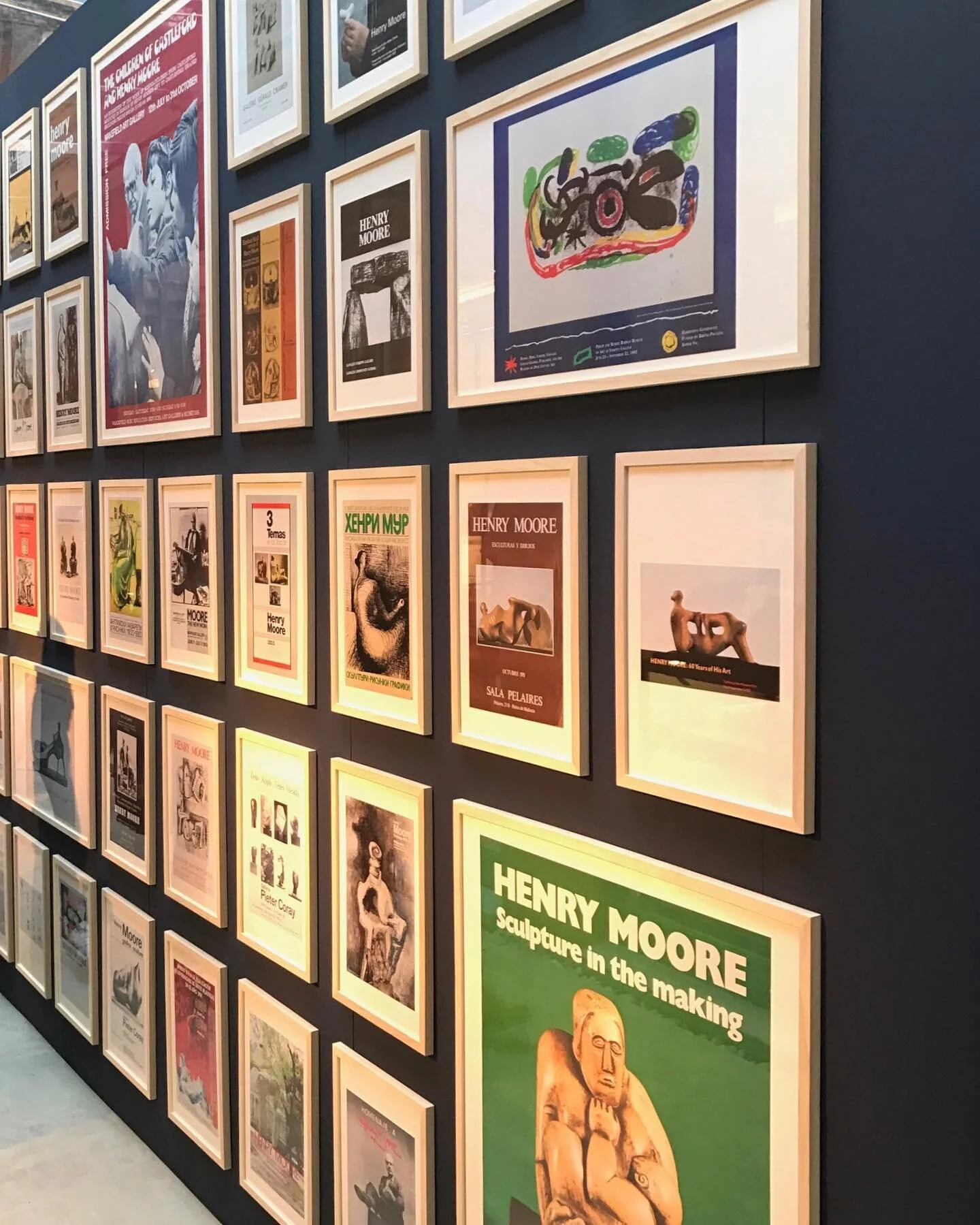 Throwback to the #HenryMoore exhibition at the @Burberry store in Milan in 2017.
#Burberry #Millan #Art #Fashion #Prints