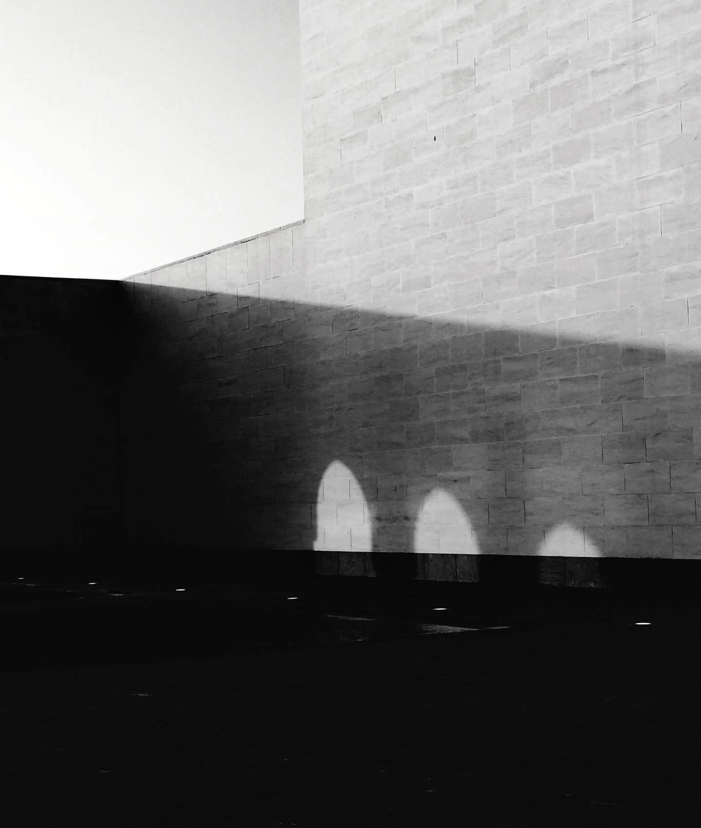 اللهم انك عفو كريم تحب العفو فاعفو عنا🌙
.
.
.
.
#IMPei #architecture #islamicart #islamicarchitecture #museumofislamicart #ramadan #covid19 #art #design #doha #qatar #QatarCreates