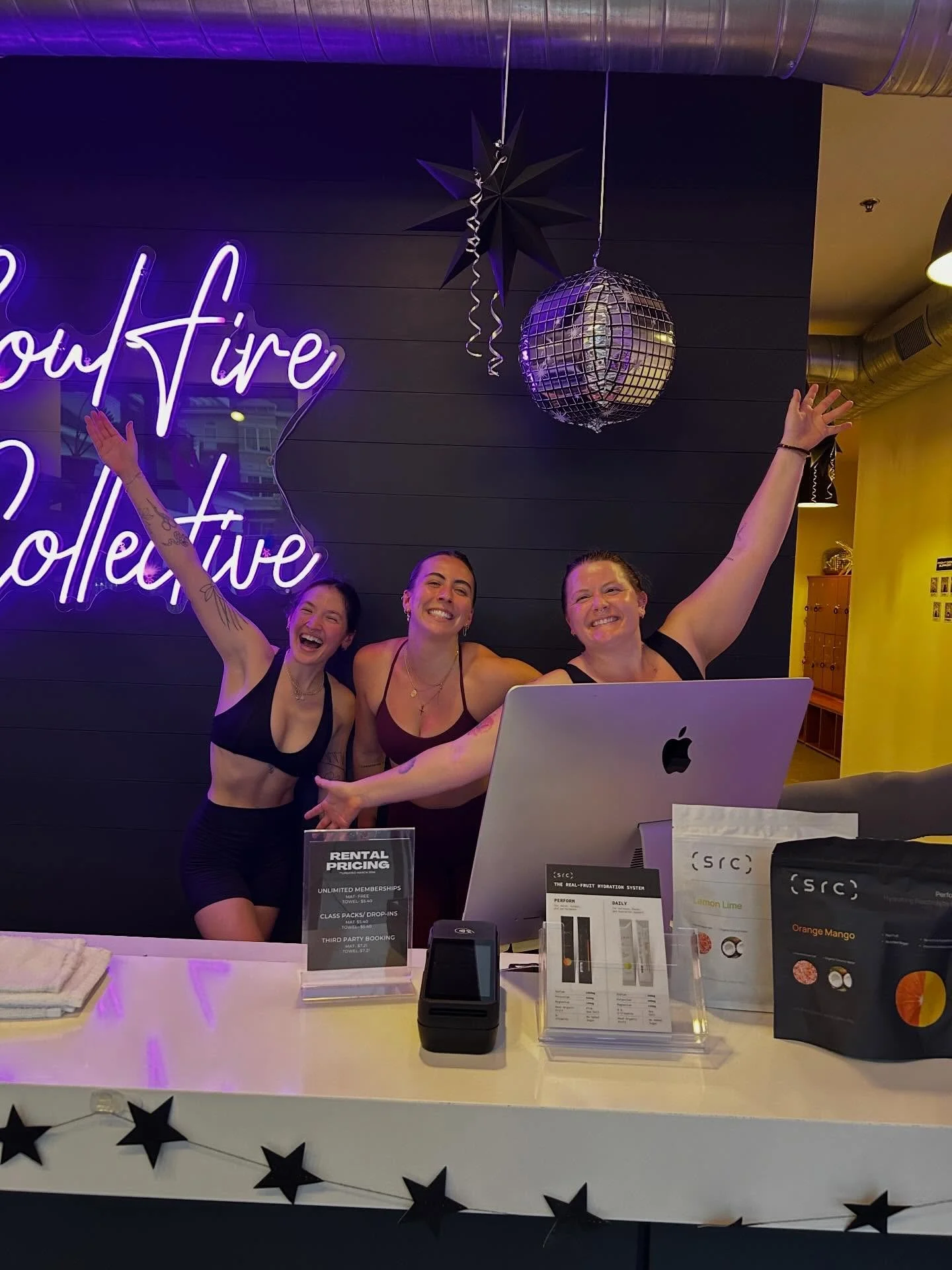 Matcha, farewells (come back @kfoleymd), and of course - WIGS 📸💁&zwj;♀️

#soulfirecollective #soulfiresquad #dmvyoga #dcyoga #photodump