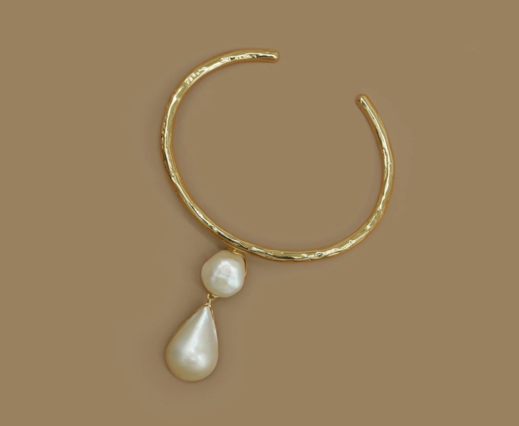 Mabe Dangling Bangle