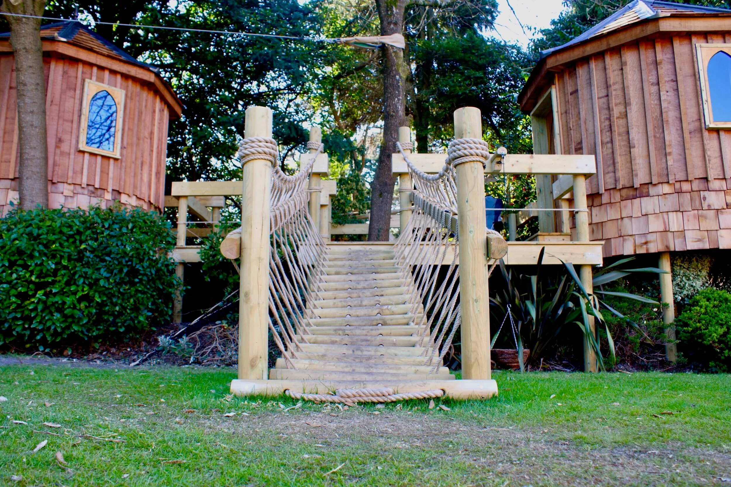 Garden treehouse Rope Bridge entrance
