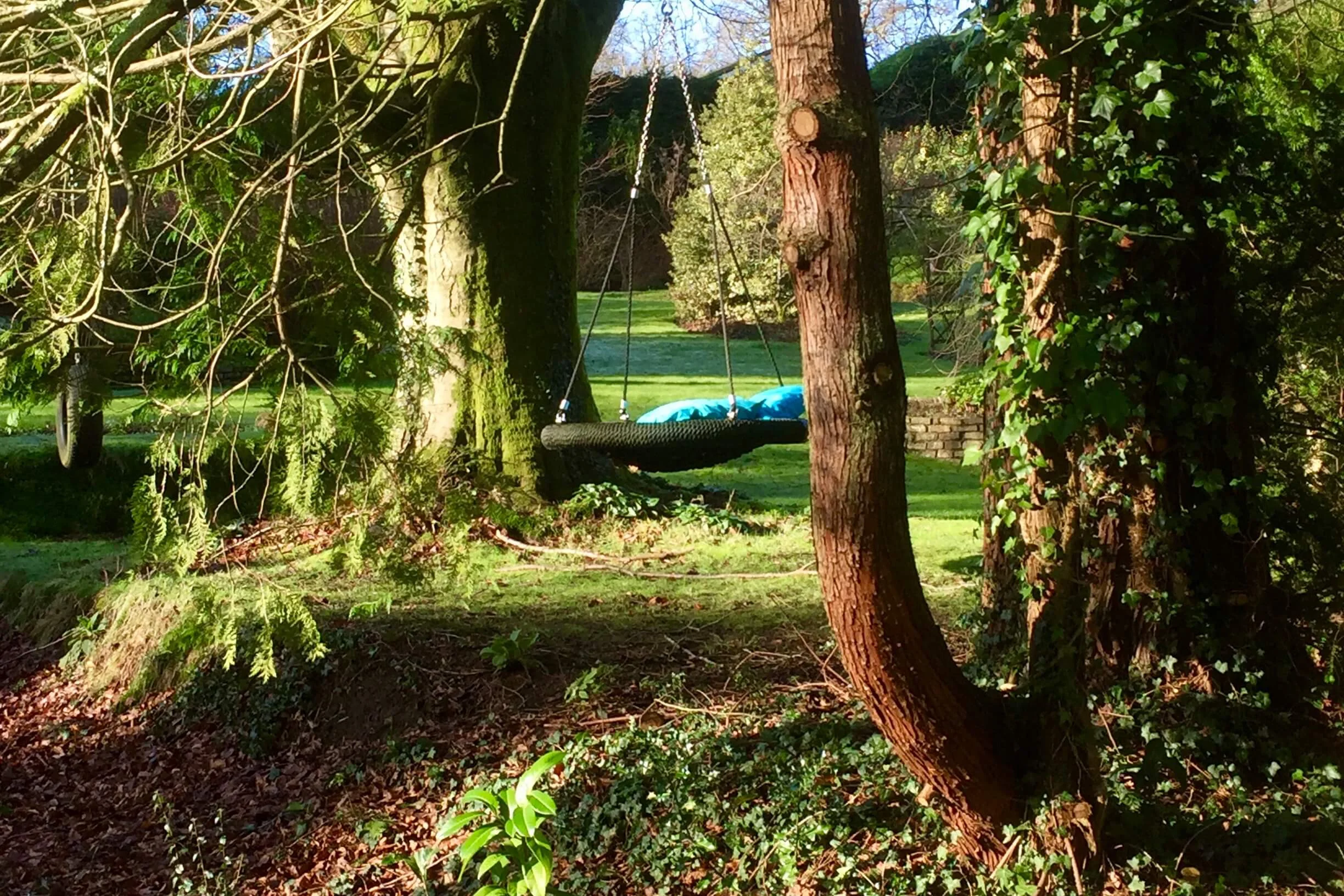 Garden woodland Nest Swing