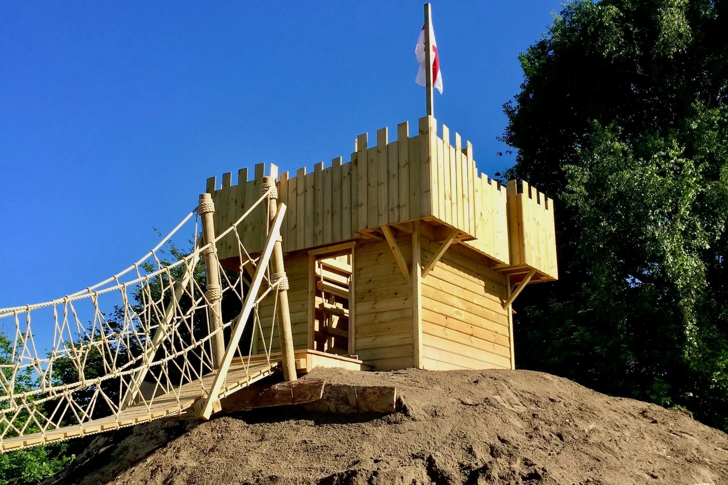 'School' treehouse