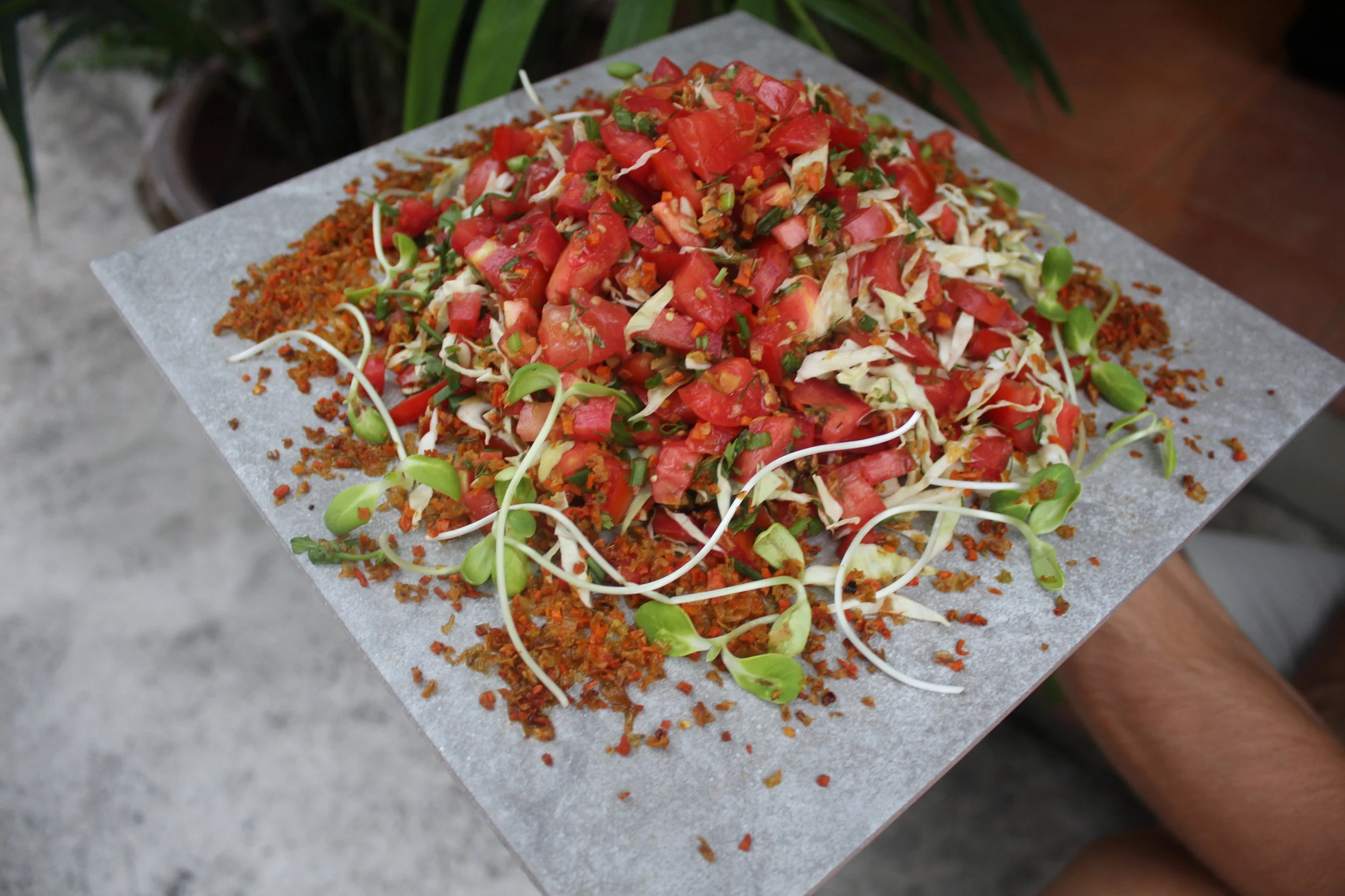 Delicious Low Carb Raw Vegan Thai Tomato Salad