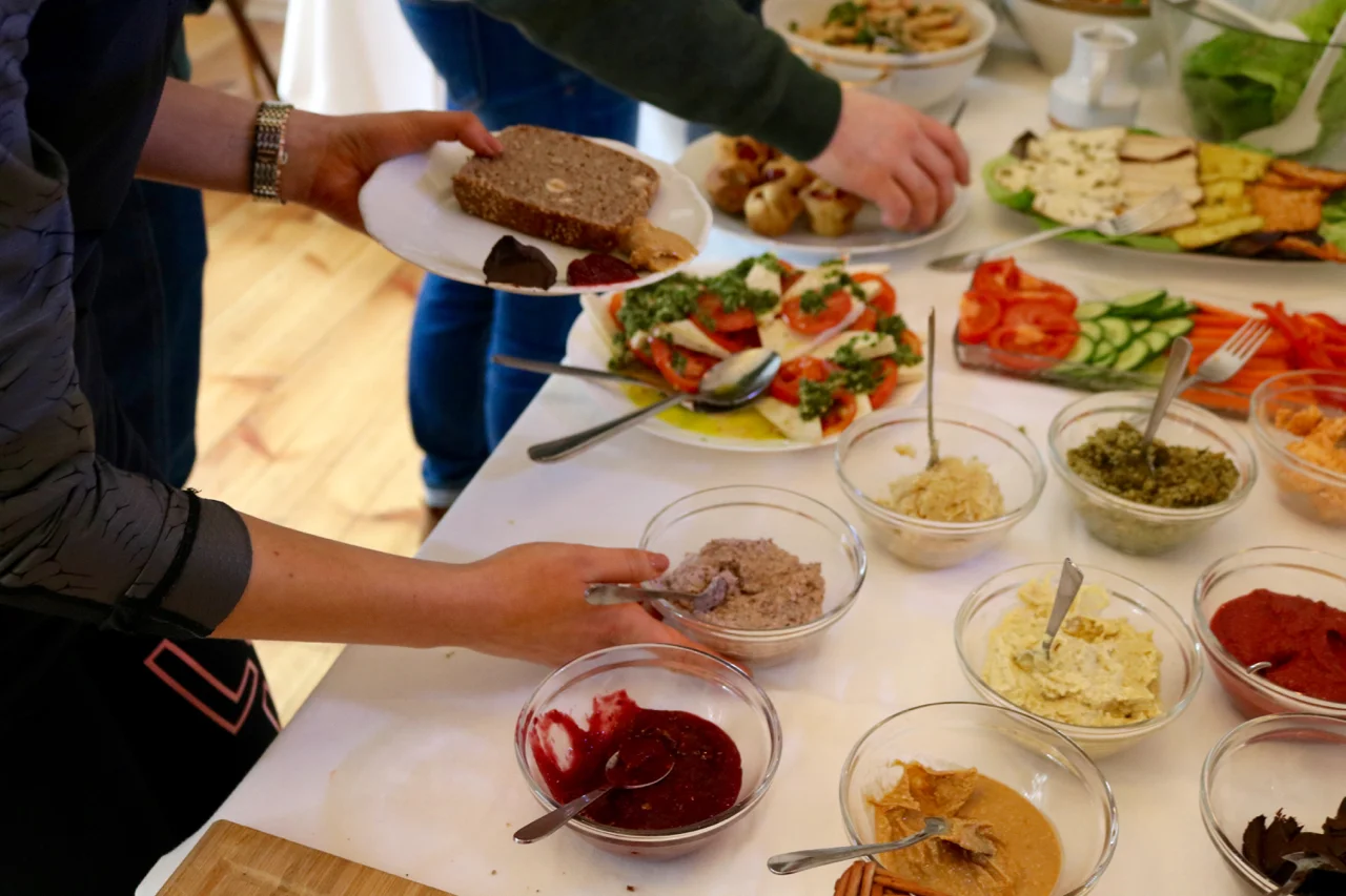 How To Survive The Christmas Holidays As A Binge Eater