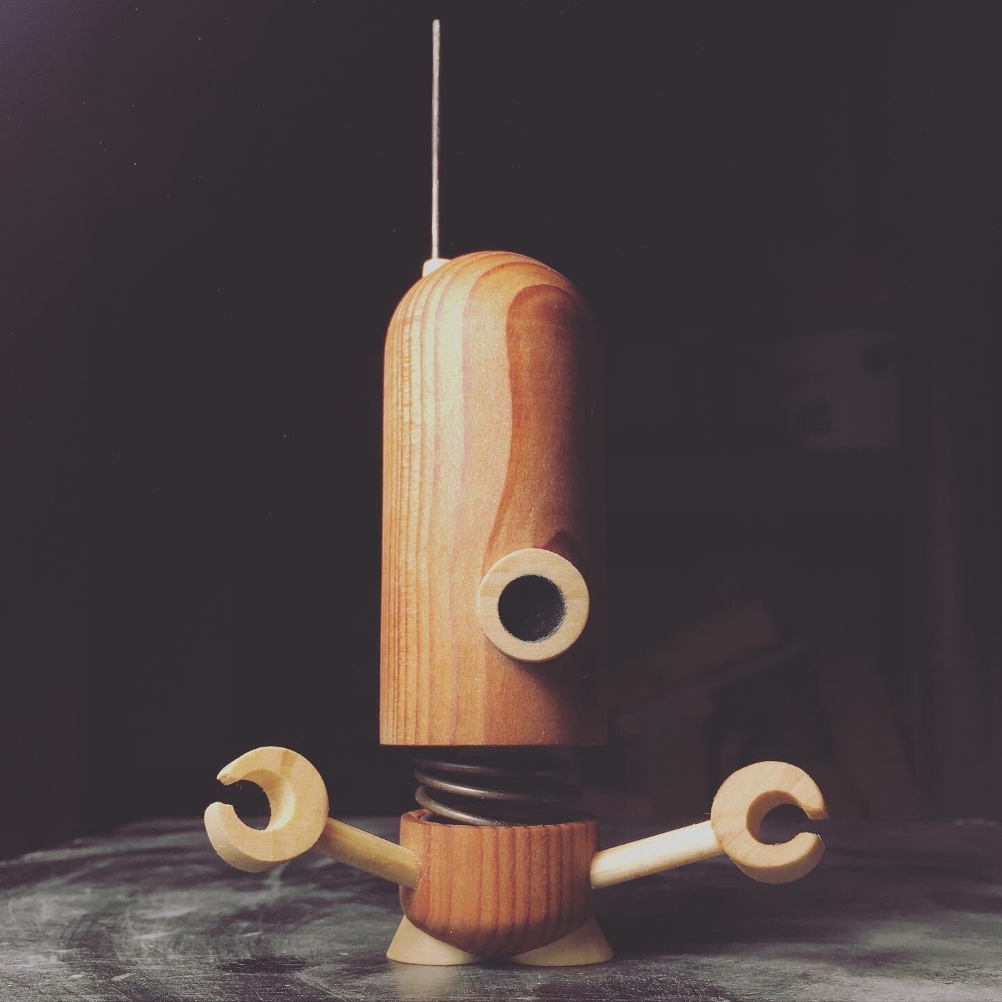 Cedar Bobble Head Robot